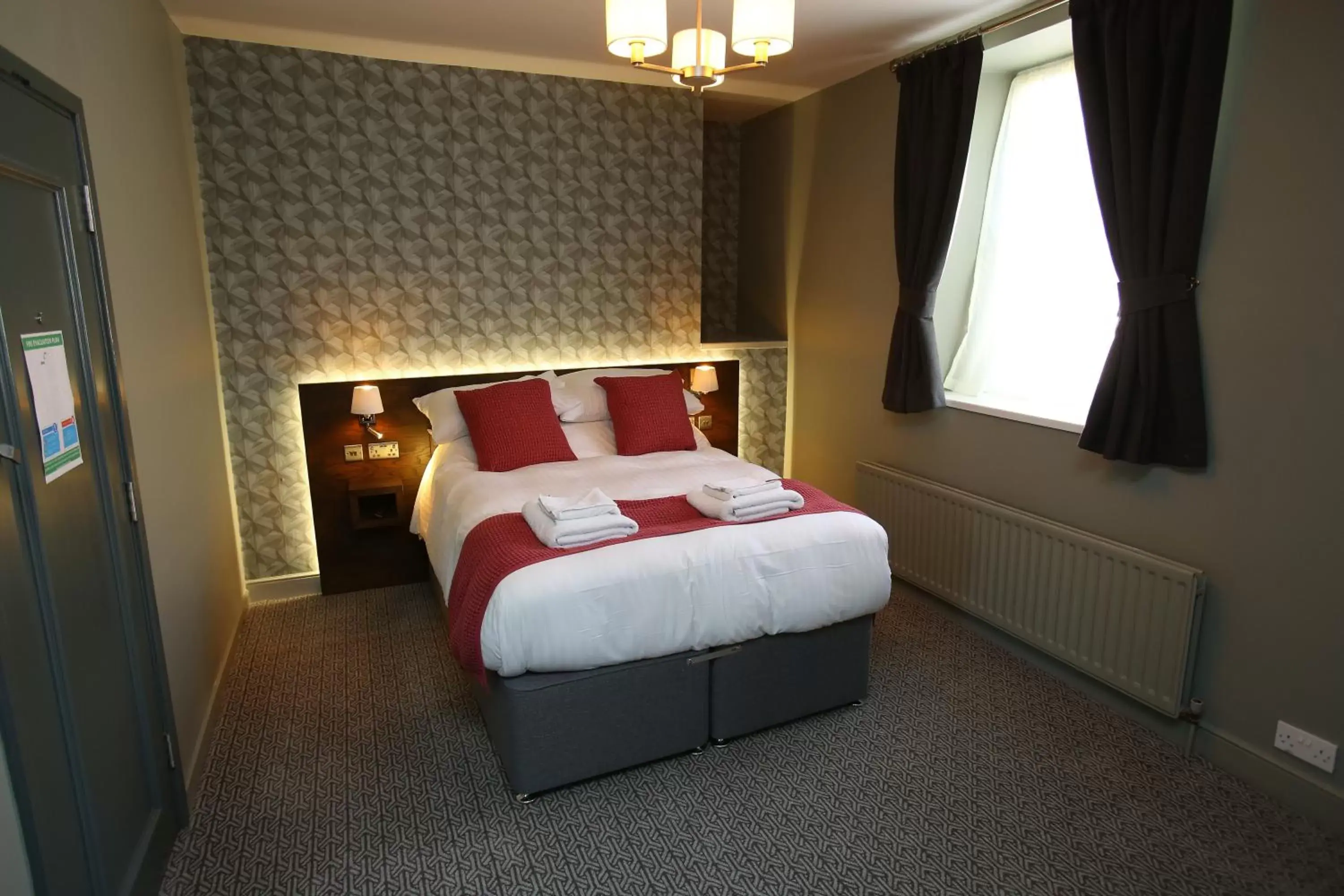 Double Room with Private Bathroom in The Queens Head Hotel Double Room with Private Bathroom in The Queens Head Hotel