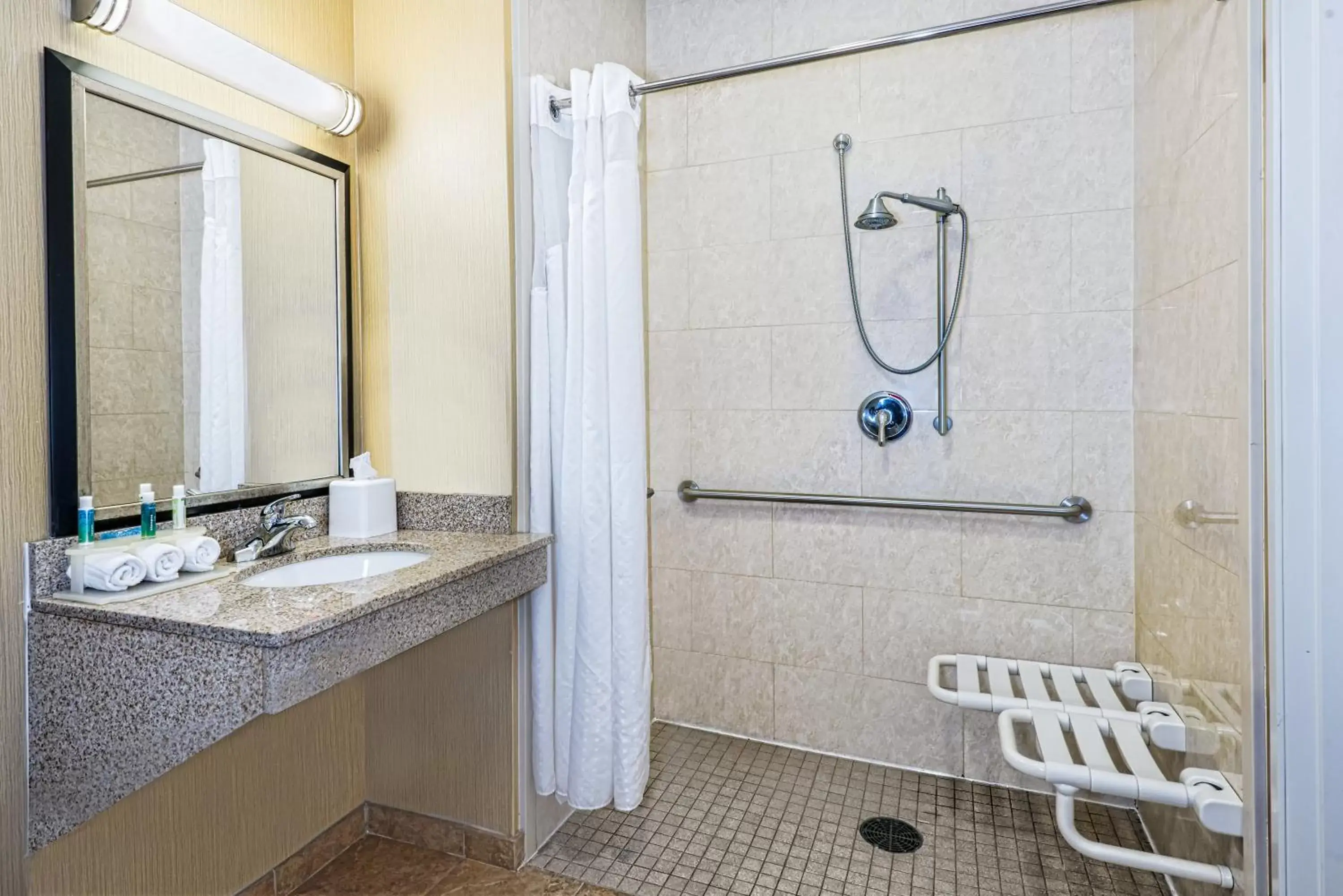 Photo of the whole room, Bathroom in Holiday Inn Express & Suites Cotulla, an IHG Hotel