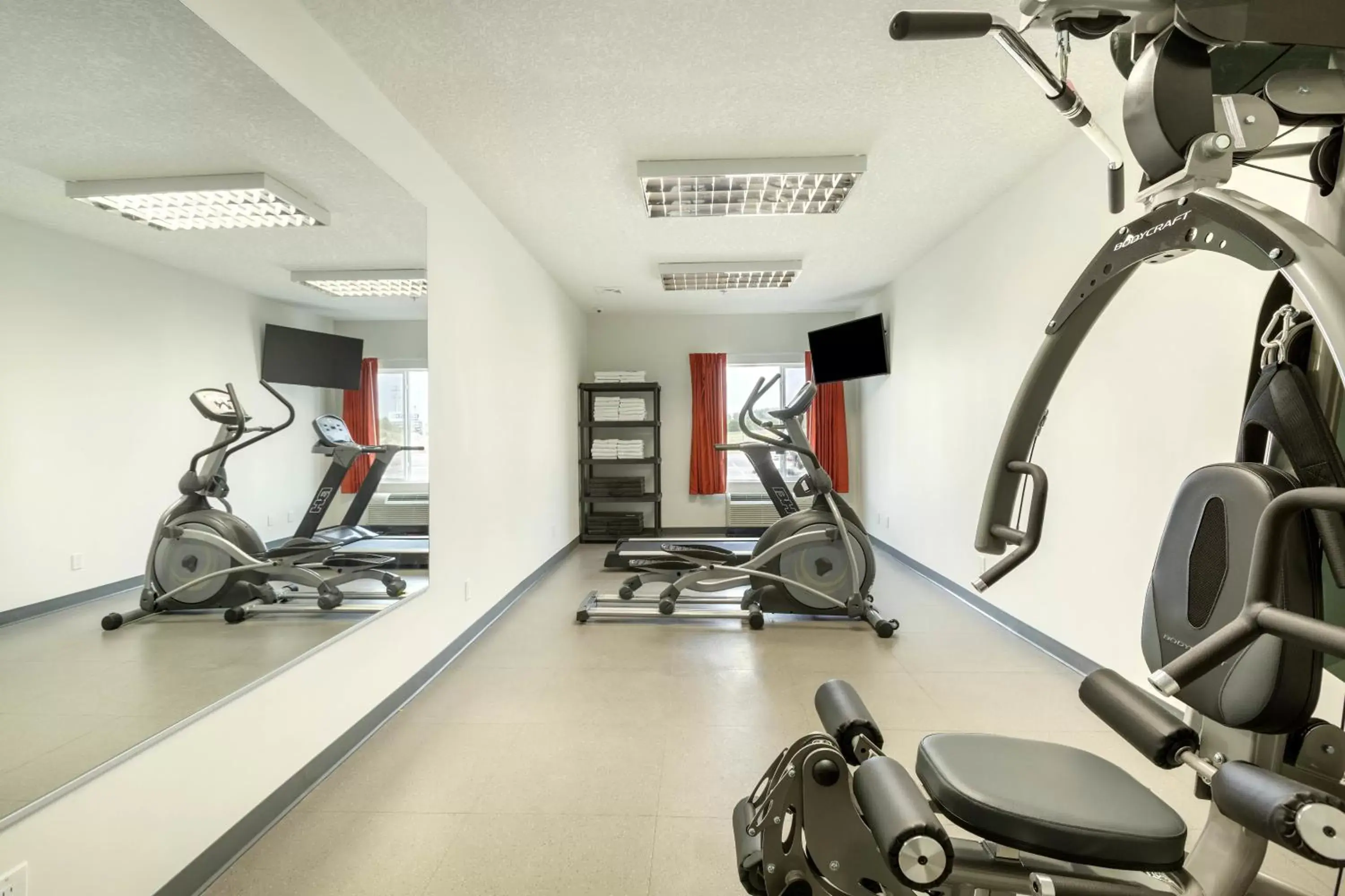 Fitness centre/facilities, Fitness Center/Facilities in Motel 6 Airdrie