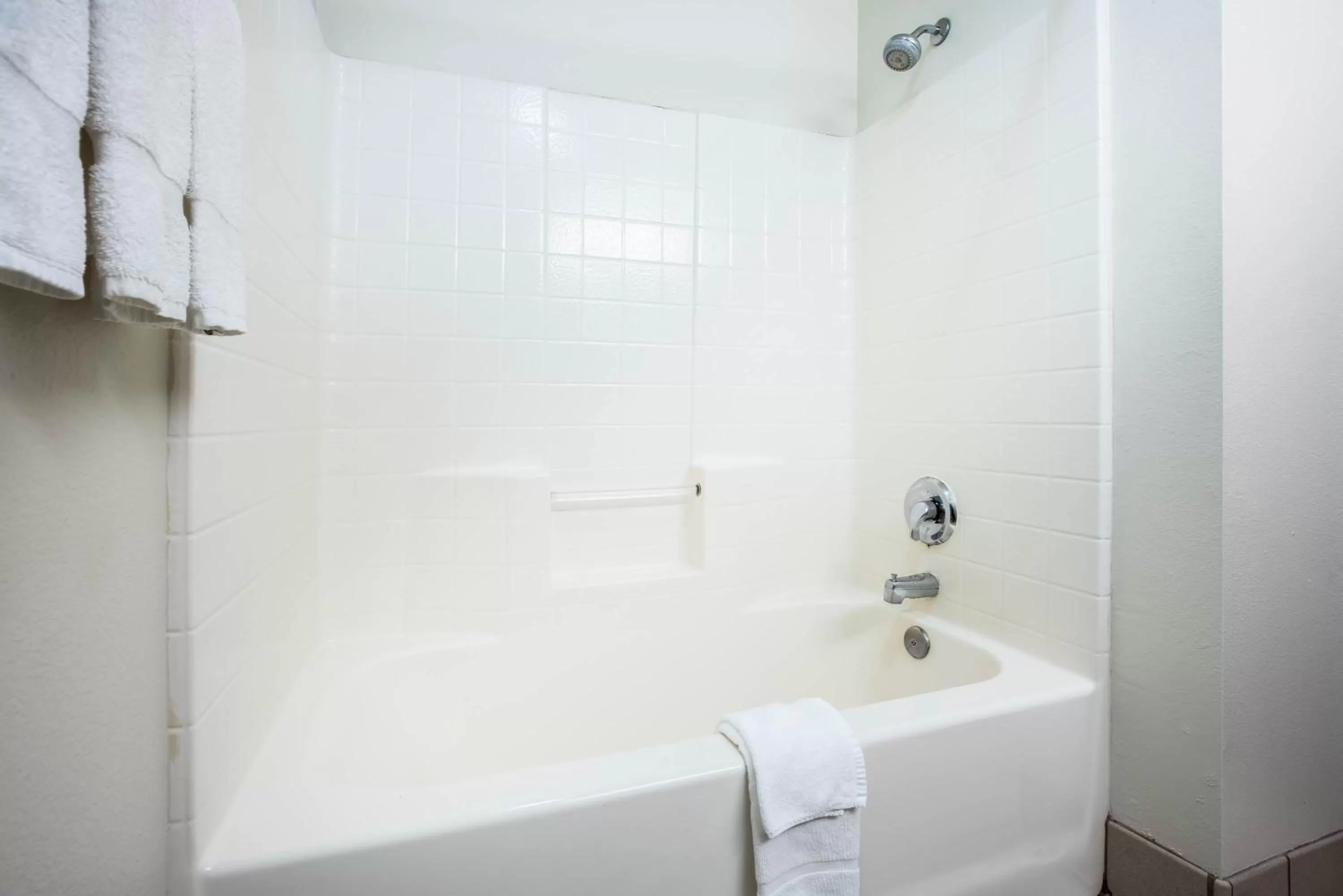 Bathroom in La Quinta by Wyndham Portland Airport