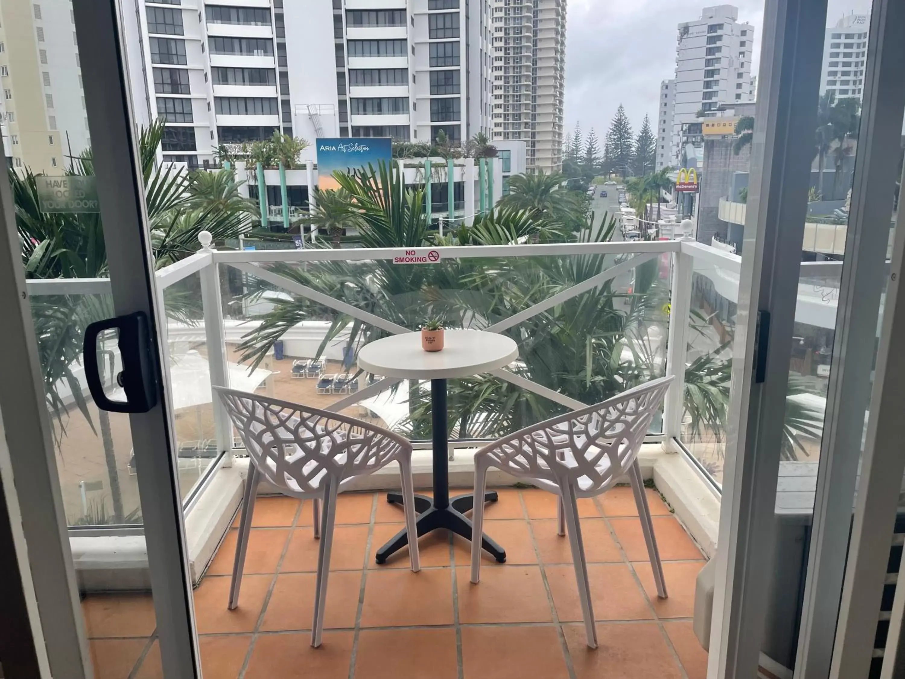 Hotel Room in Broadbeach Holiday Apartments Shop 19 Hotel Room in Broadbeach Holiday Apartments Shop 19
