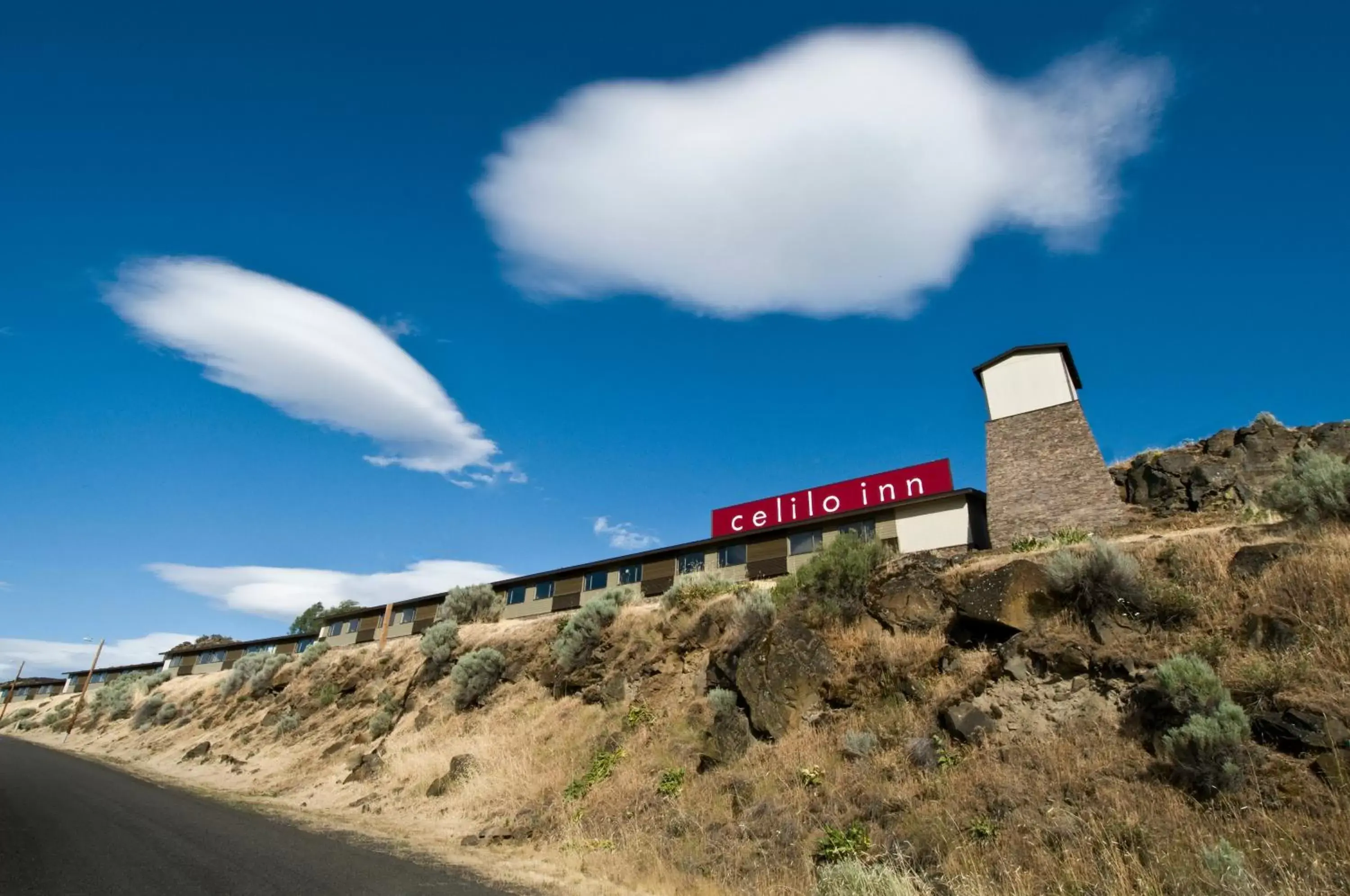 Facade/entrance in Celilo Inn Facade/entrance in Celilo Inn