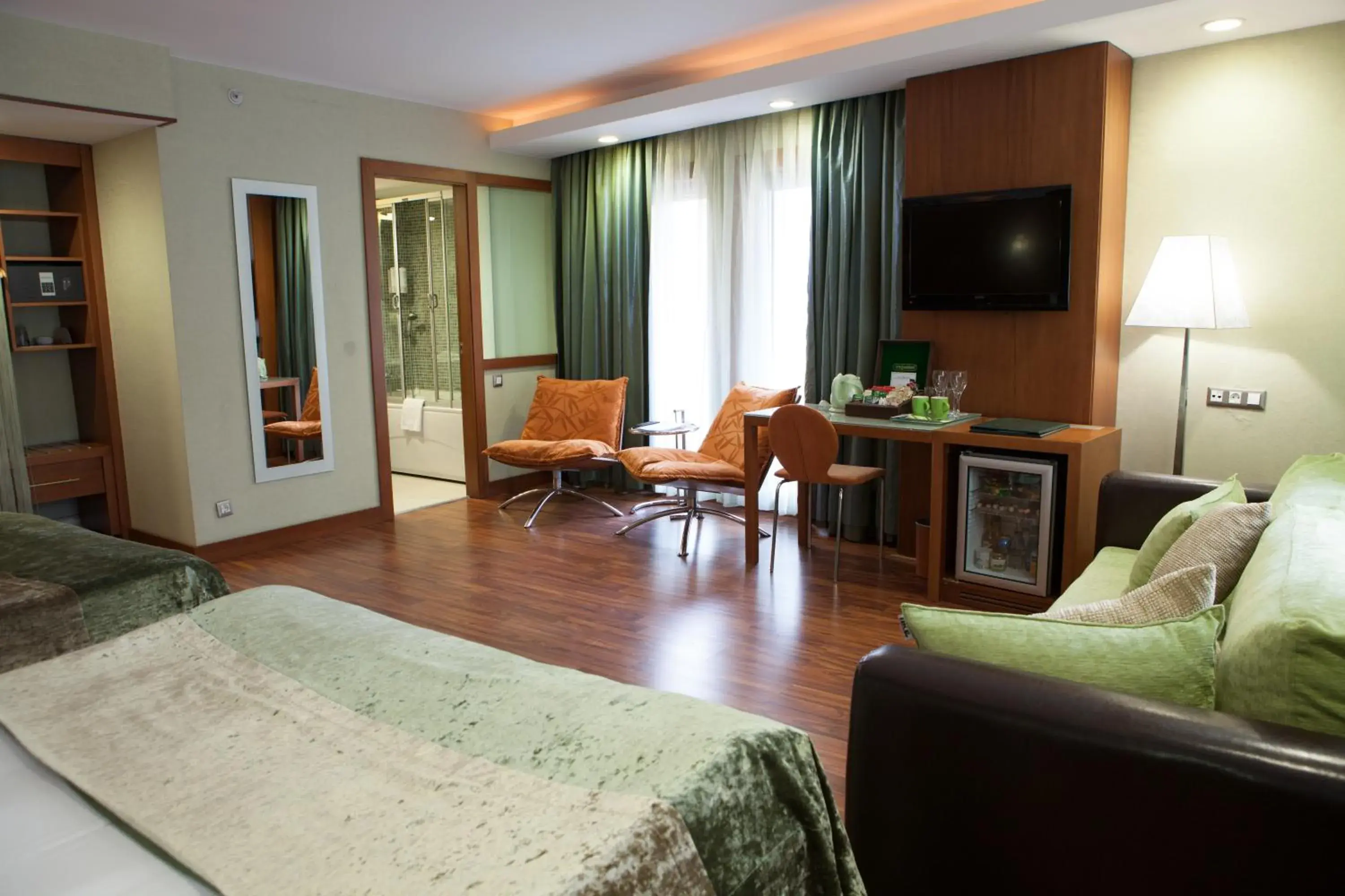 Photo of the whole room, Seating Area in Limak Ambassadore Hotel Ankara