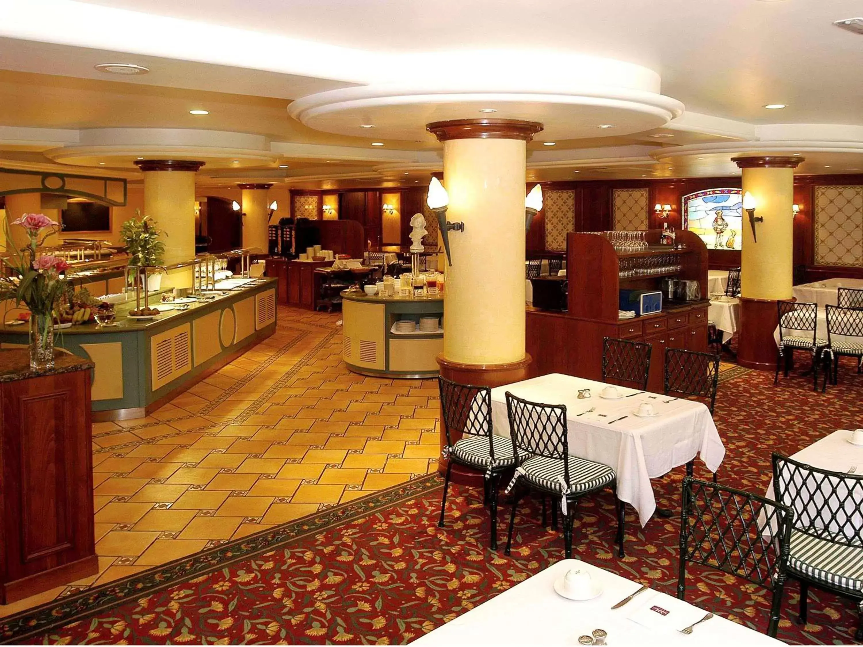 Restaurant/Places to Eat in Mercure Andorra