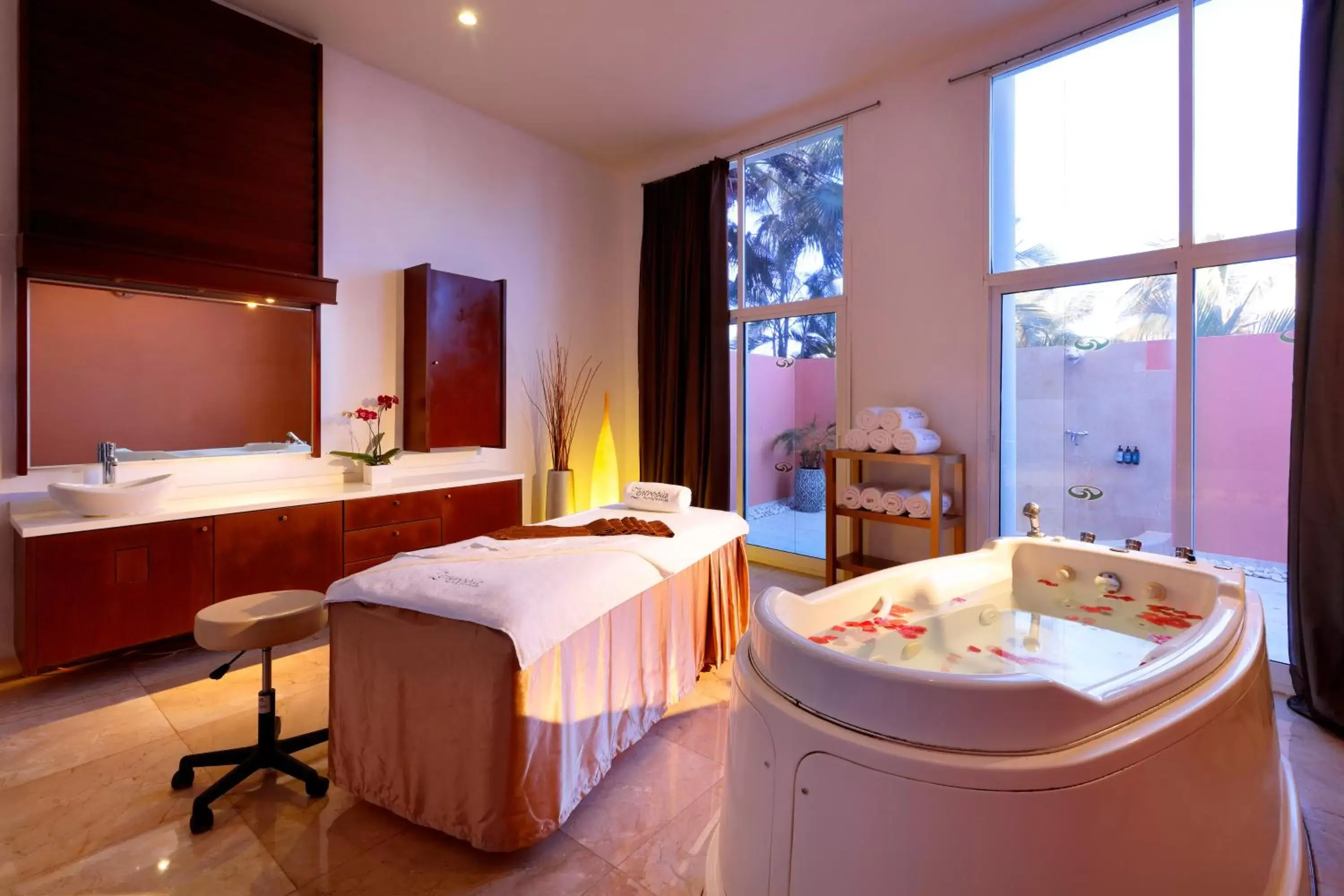 Spa and wellness centre/facilities, Bed in Grand Palladium Jamaica Resort & Spa All Inclusive Spa and wellness centre/facilities, Bed in Grand Palladium Jamaica Resort & Spa All Inclusive