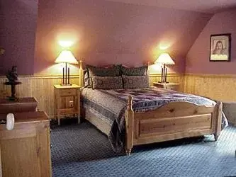 Photo of the whole room, Bed in Arden Forest Inn