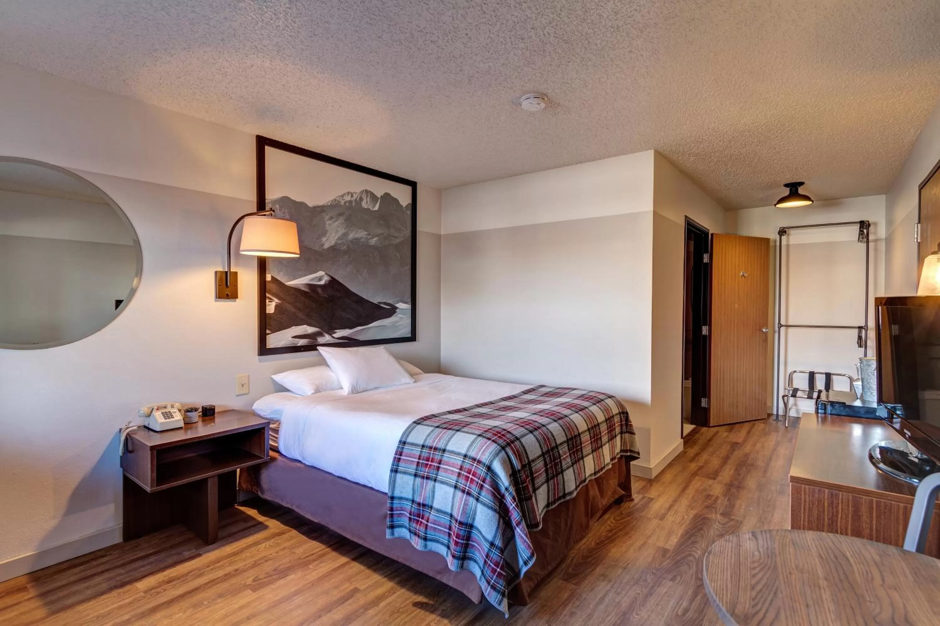 Bedroom, Bed in Loyal Duke Lodge