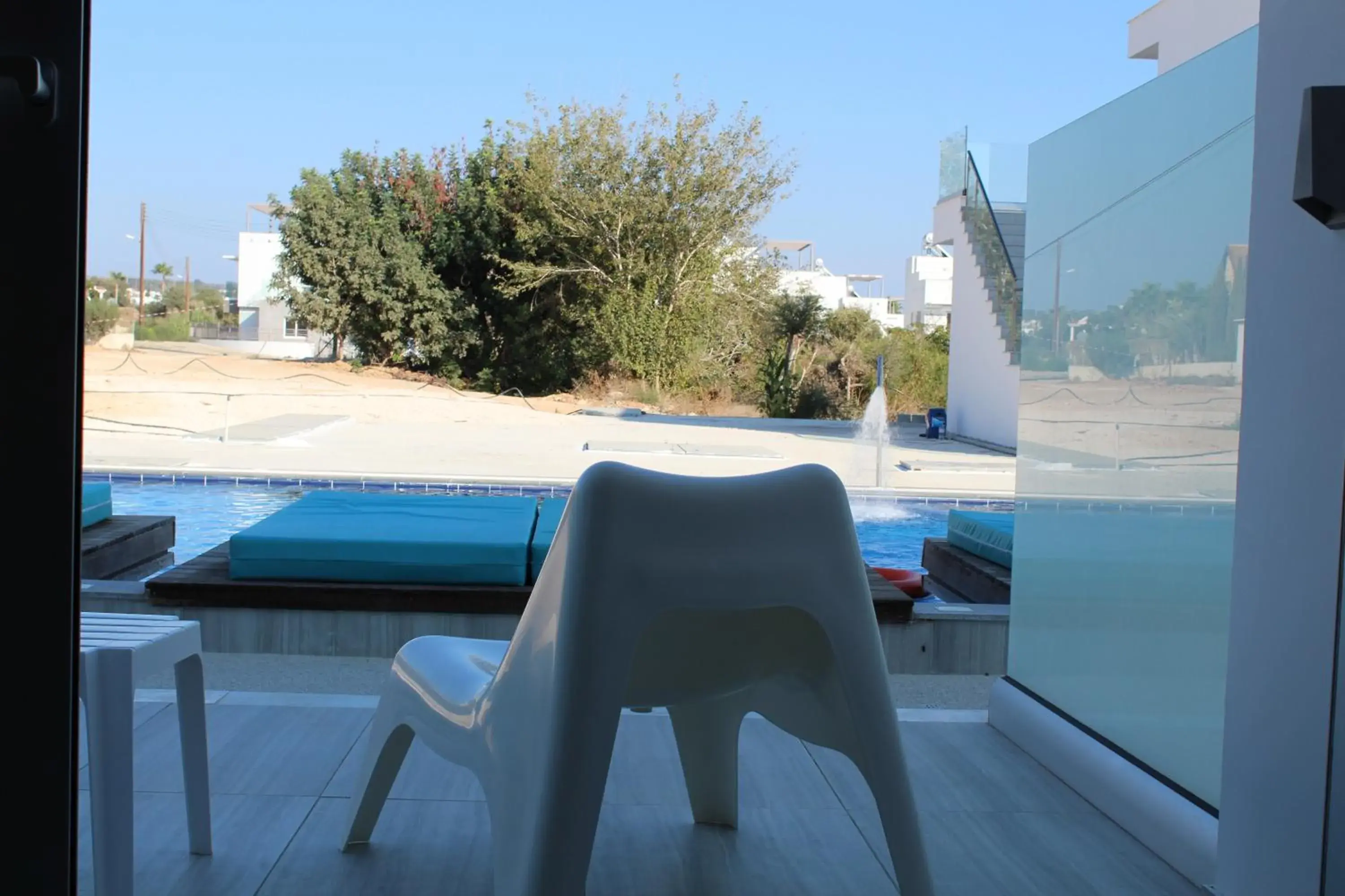 Balcony/Terrace, Swimming Pool in Fedrania Gardens Hotel