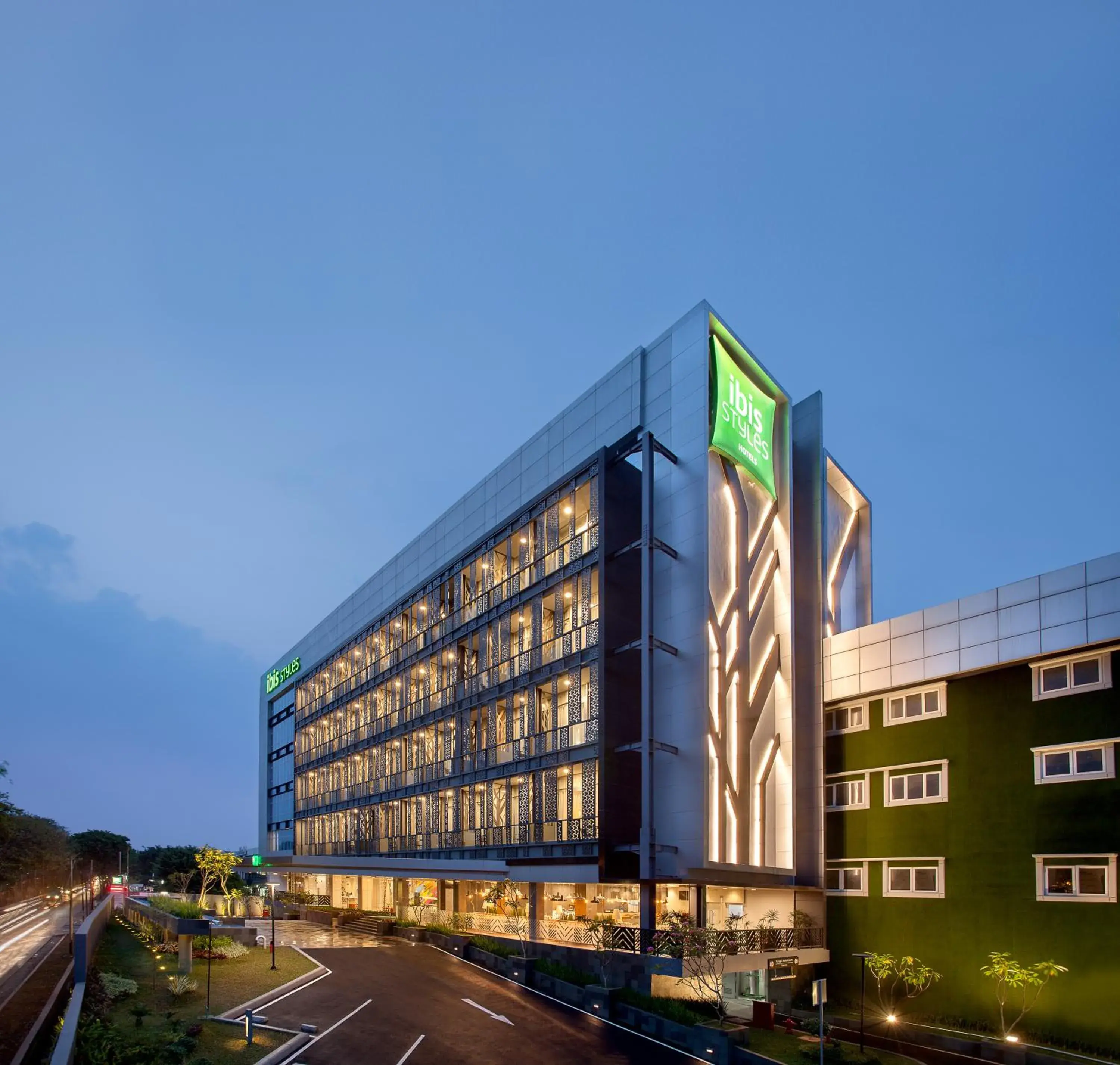 Facade/entrance in Ibis Styles Jakarta Sunter Facade/entrance in Ibis Styles Jakarta Sunter