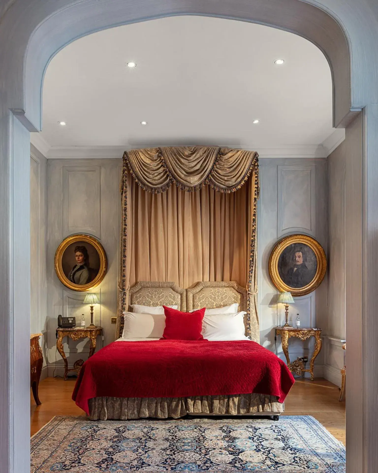 Bed in San Domenico House