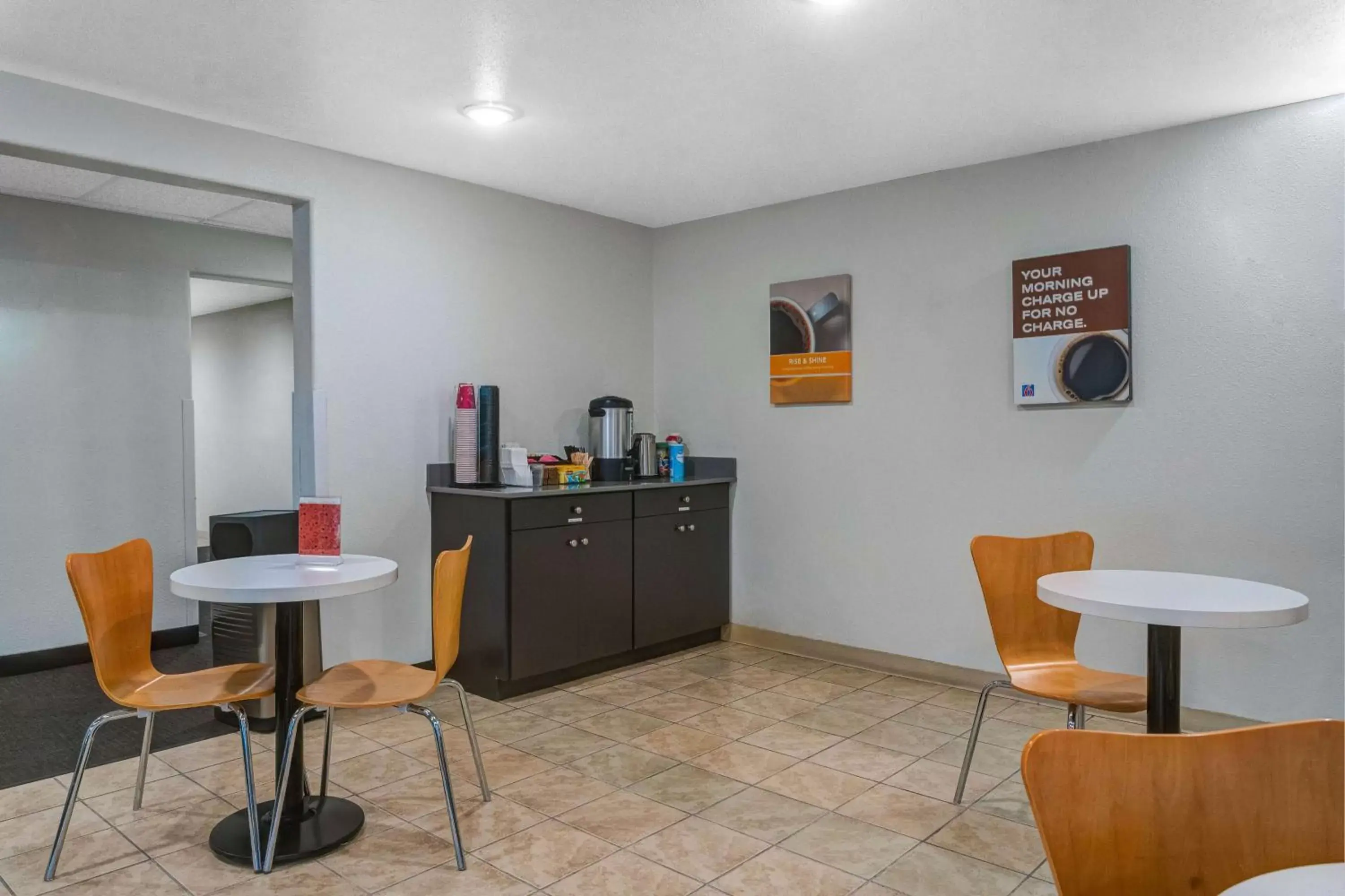 Restaurant/places to eat in Motel 6-Idaho Falls, ID - Snake River Restaurant/places to eat in Motel 6-Idaho Falls, ID - Snake River