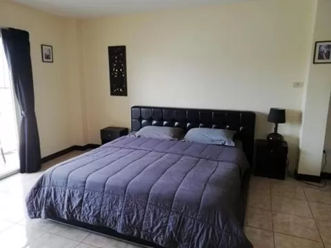 Deluxe Suite with Balcony & Street View in Dania