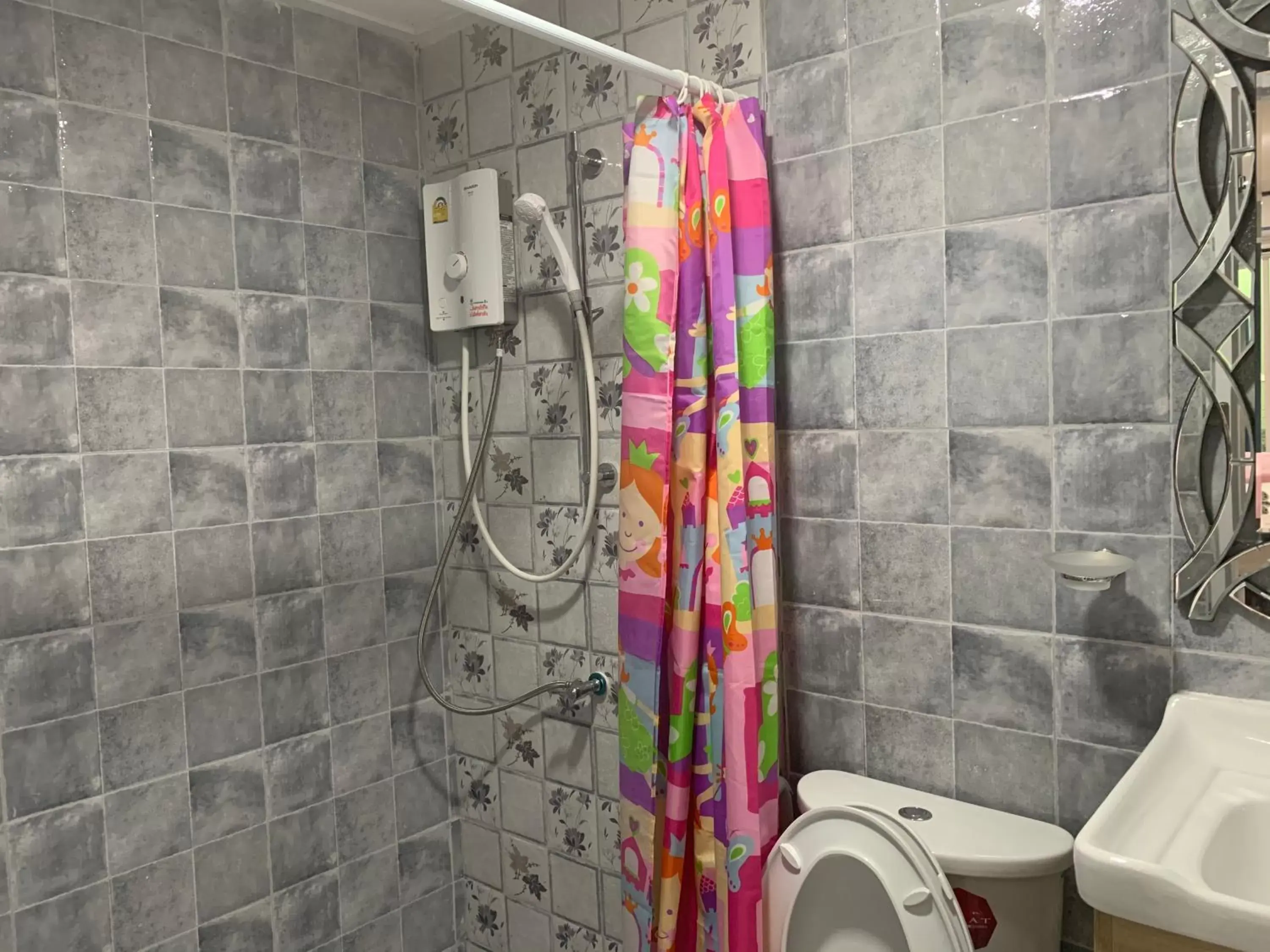 Shower, Bathroom in Rayonghouse Resort