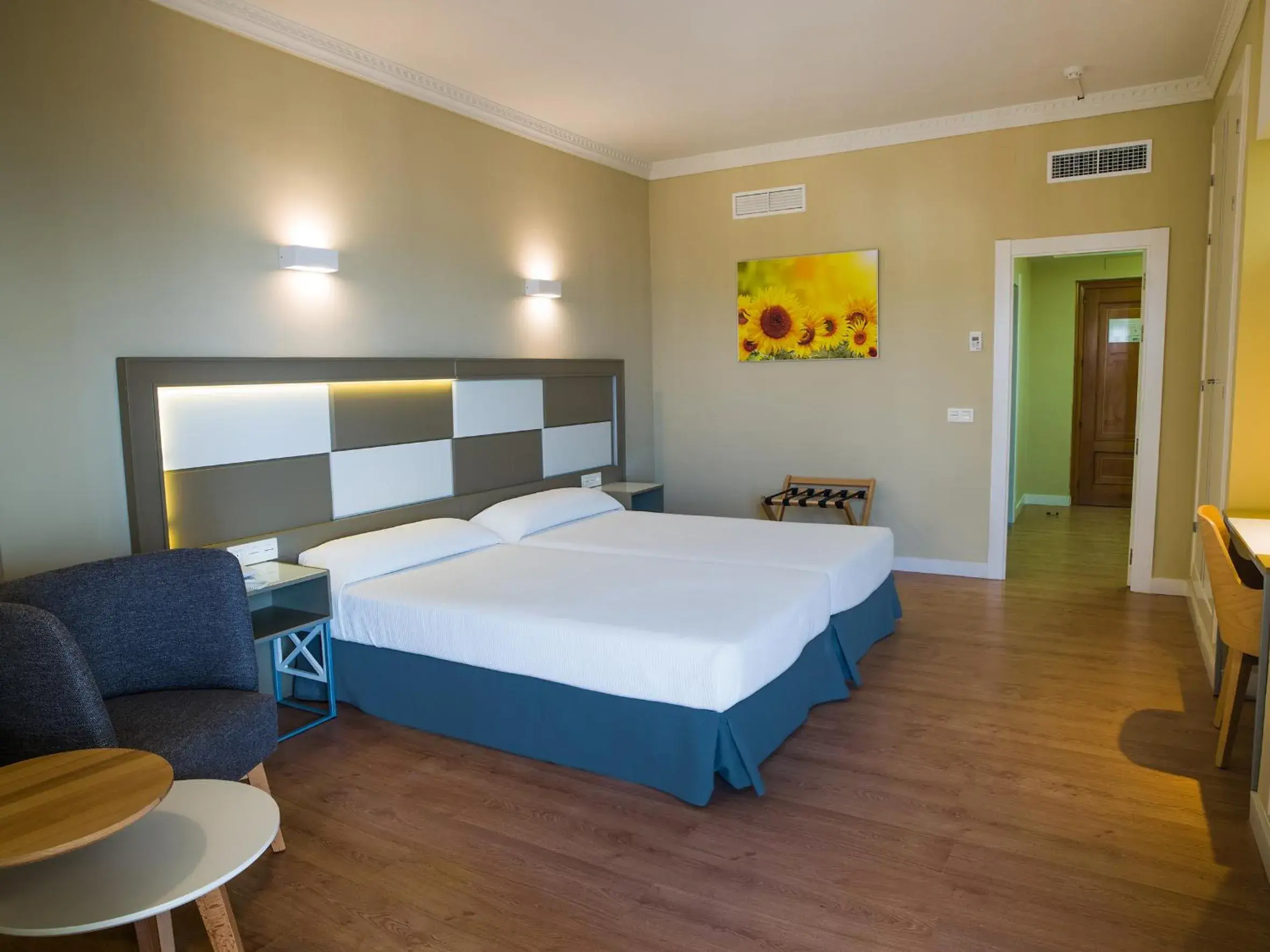 Bedroom in Hotel Monarque Torreblanca