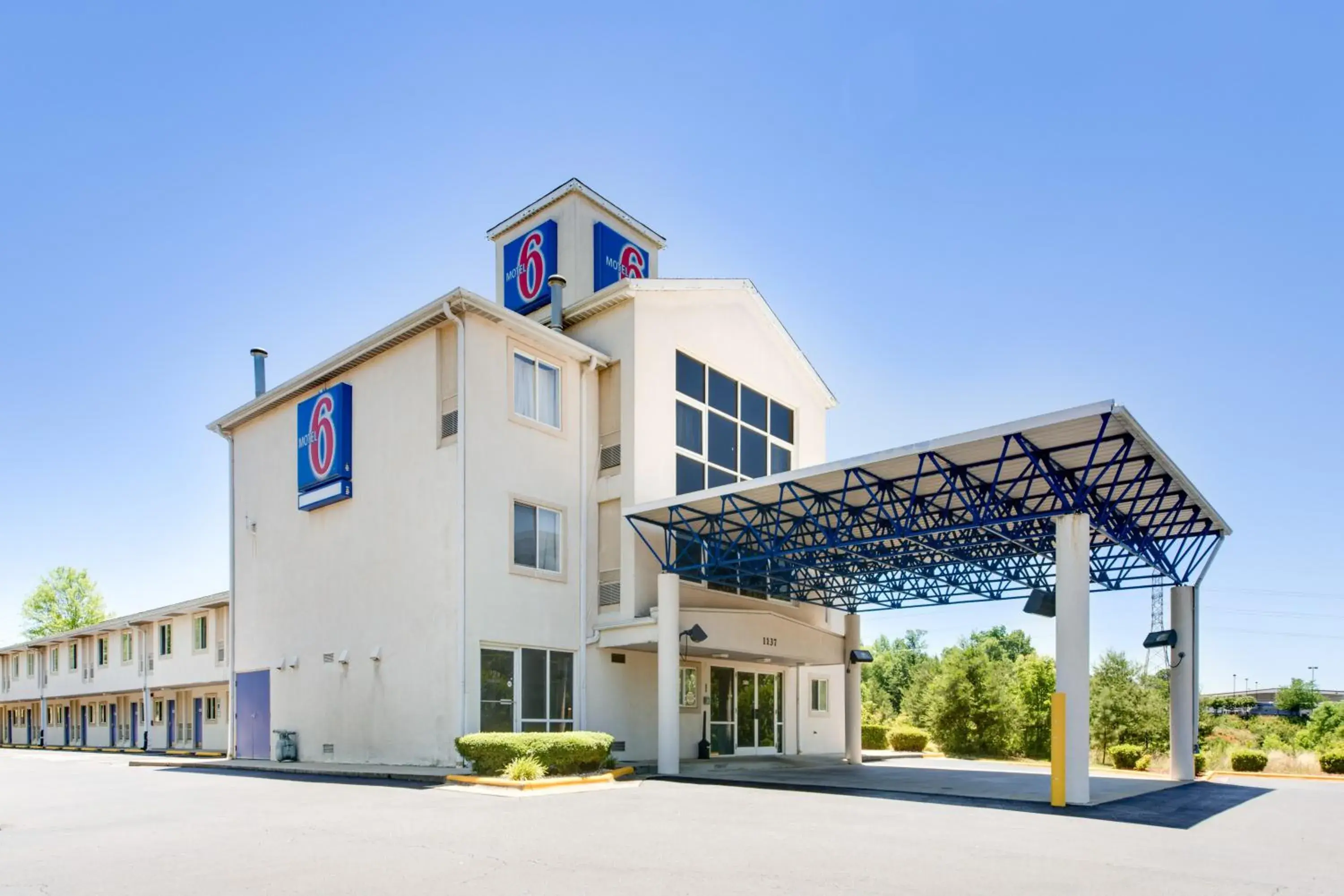 Facade/entrance, Property Building in Motel 6-Statesville, NC