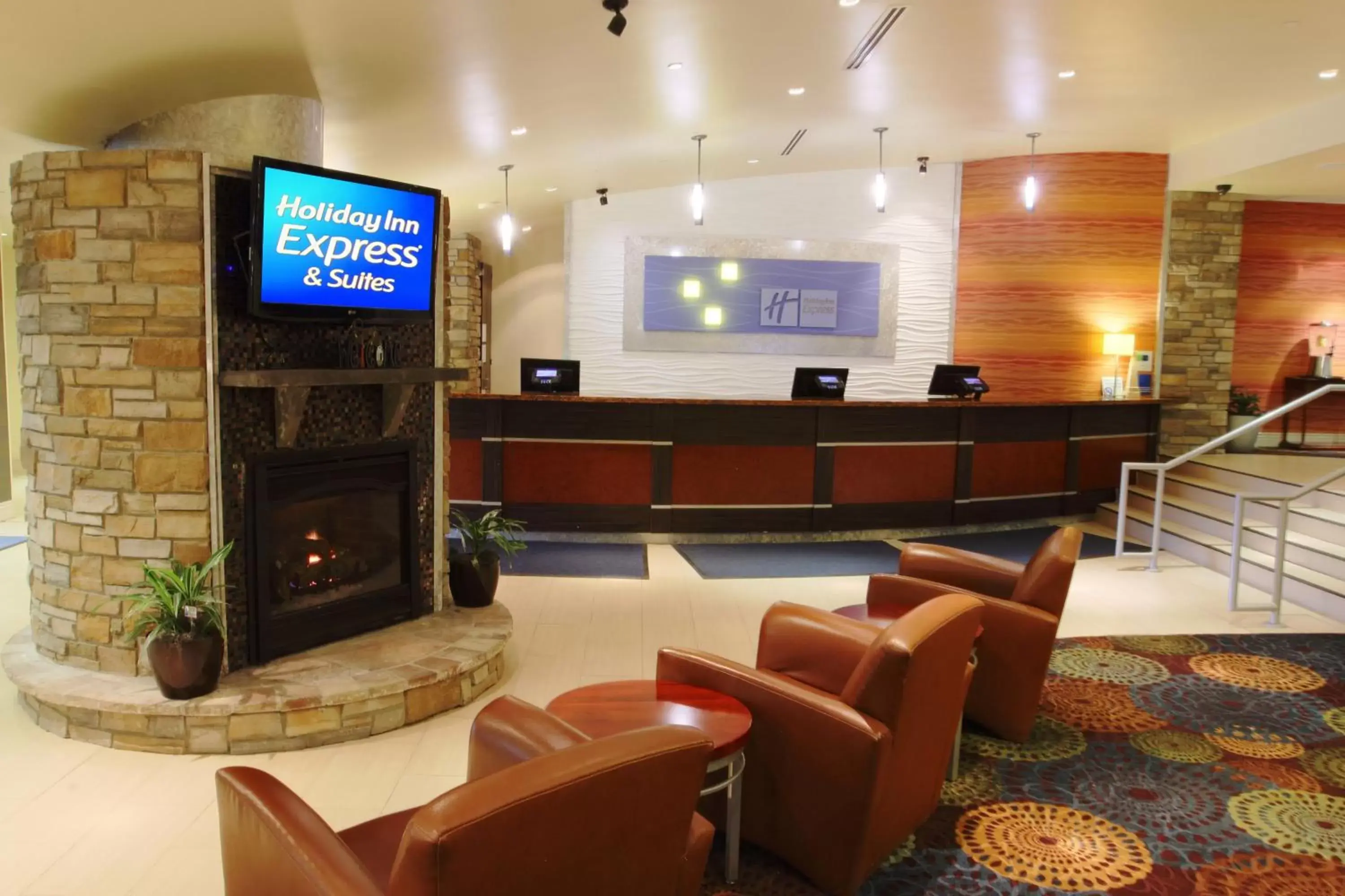 Property building, Lobby/Reception in Holiday Inn Express Pittsburgh West - Greentree, an IHG Hotel