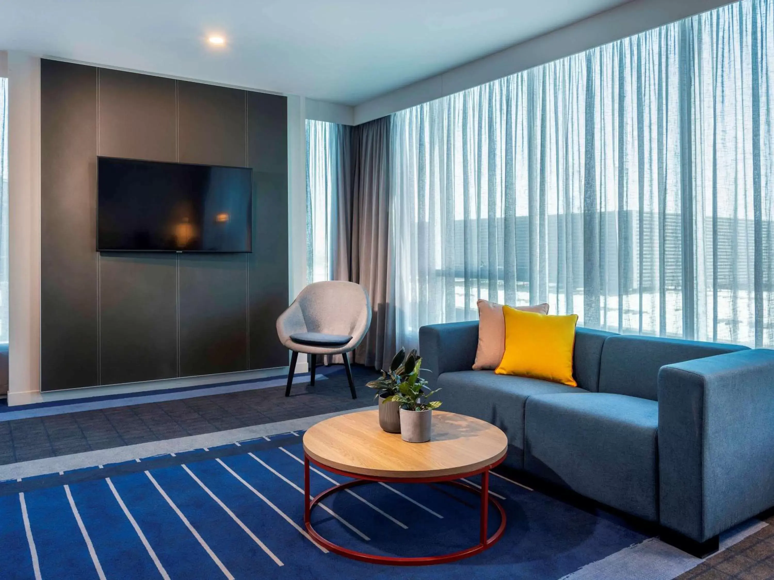 Photo of the whole room, Seating Area in Novotel Melbourne Preston