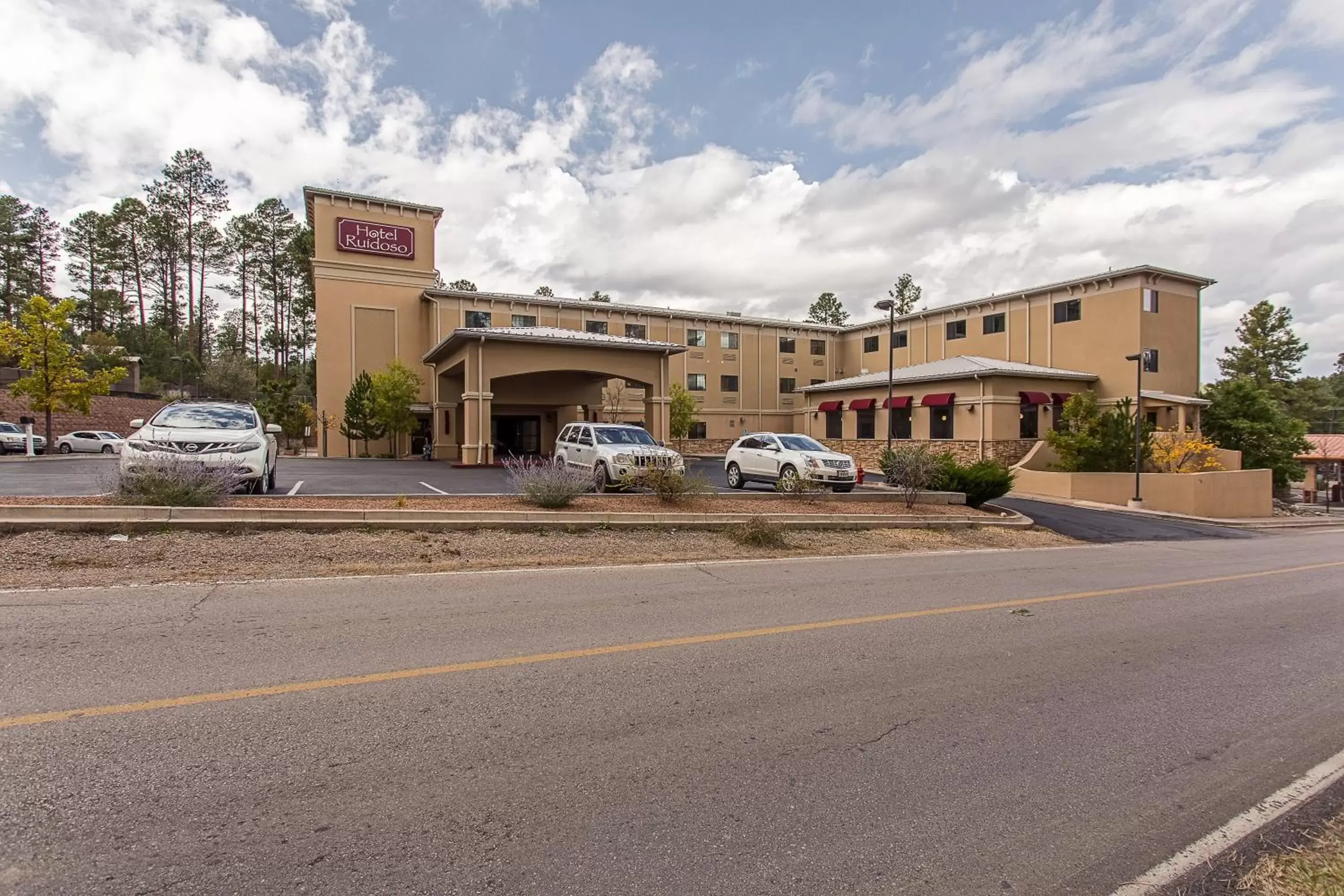 Facade/entrance, Property Building in Hotel Ruidoso