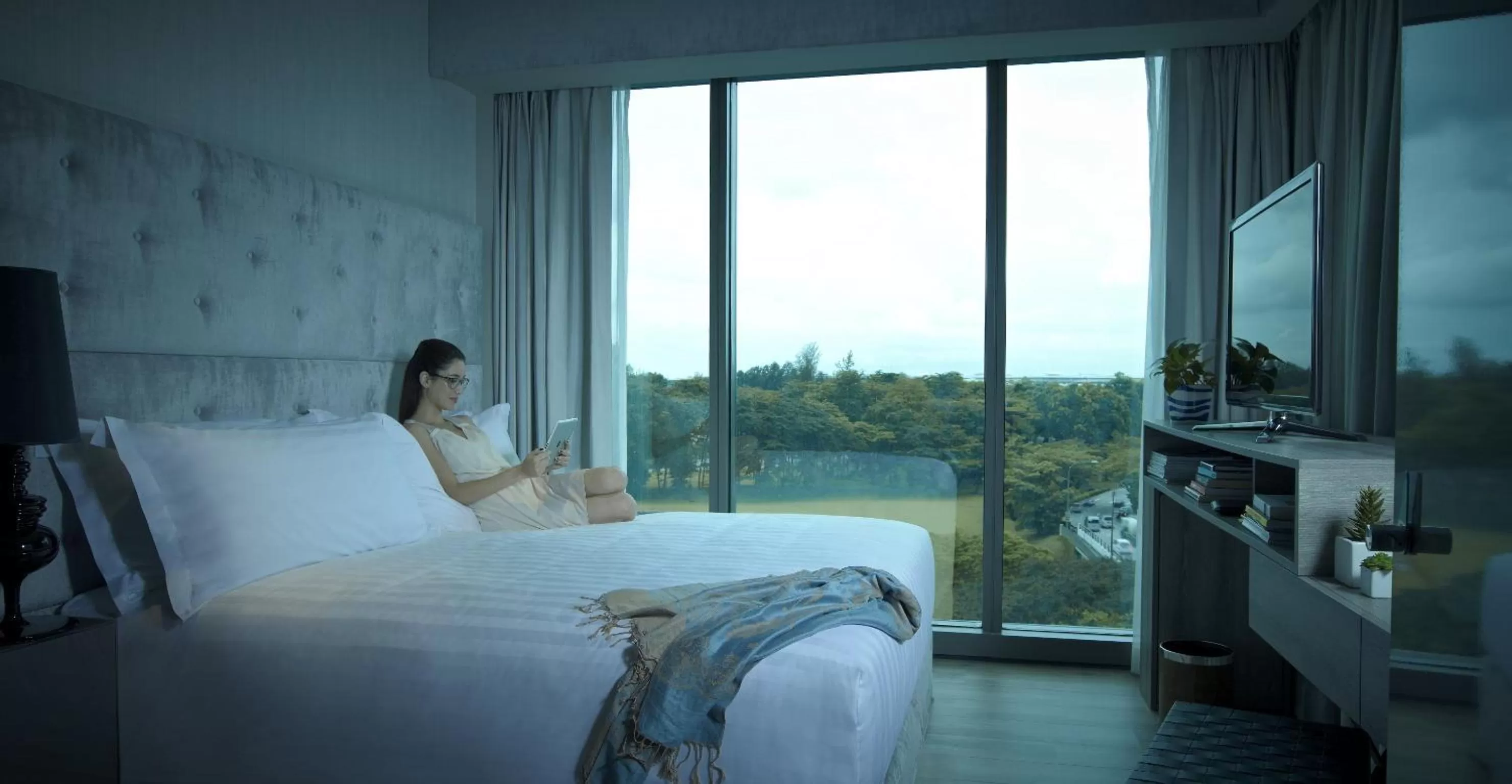 Photo of the whole room, Bed in Pan Pacific Serviced Suites Beach Road, Singapore