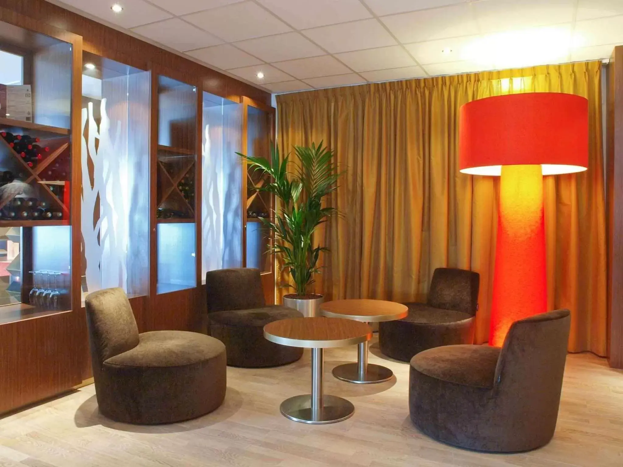 Lounge or bar, Lobby/Reception in Mercure Hotel Groningen Martiniplaza