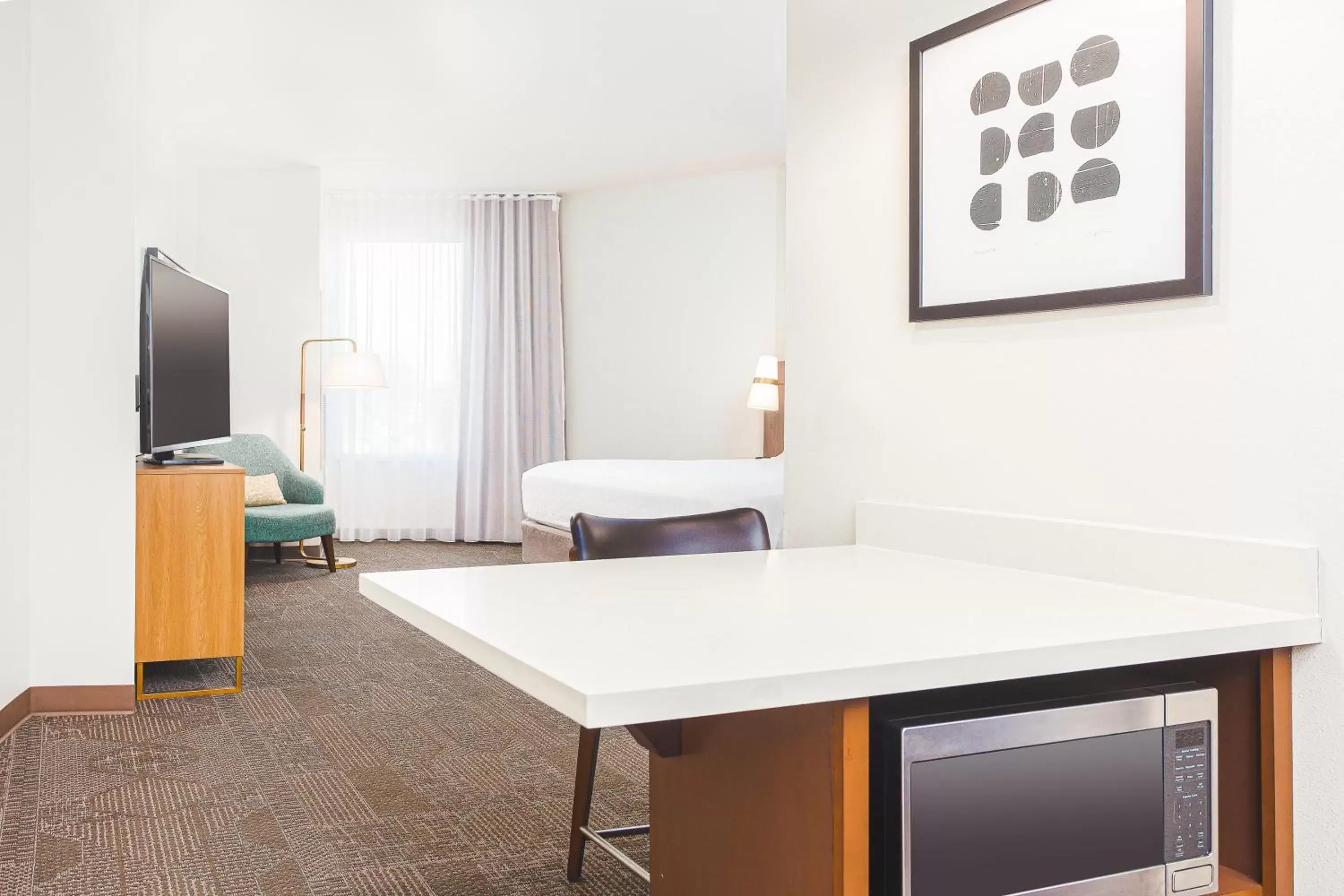 Bedroom, Seating Area in Staybridge Suites - Nashville - Vanderbilt, an IHG Hotel