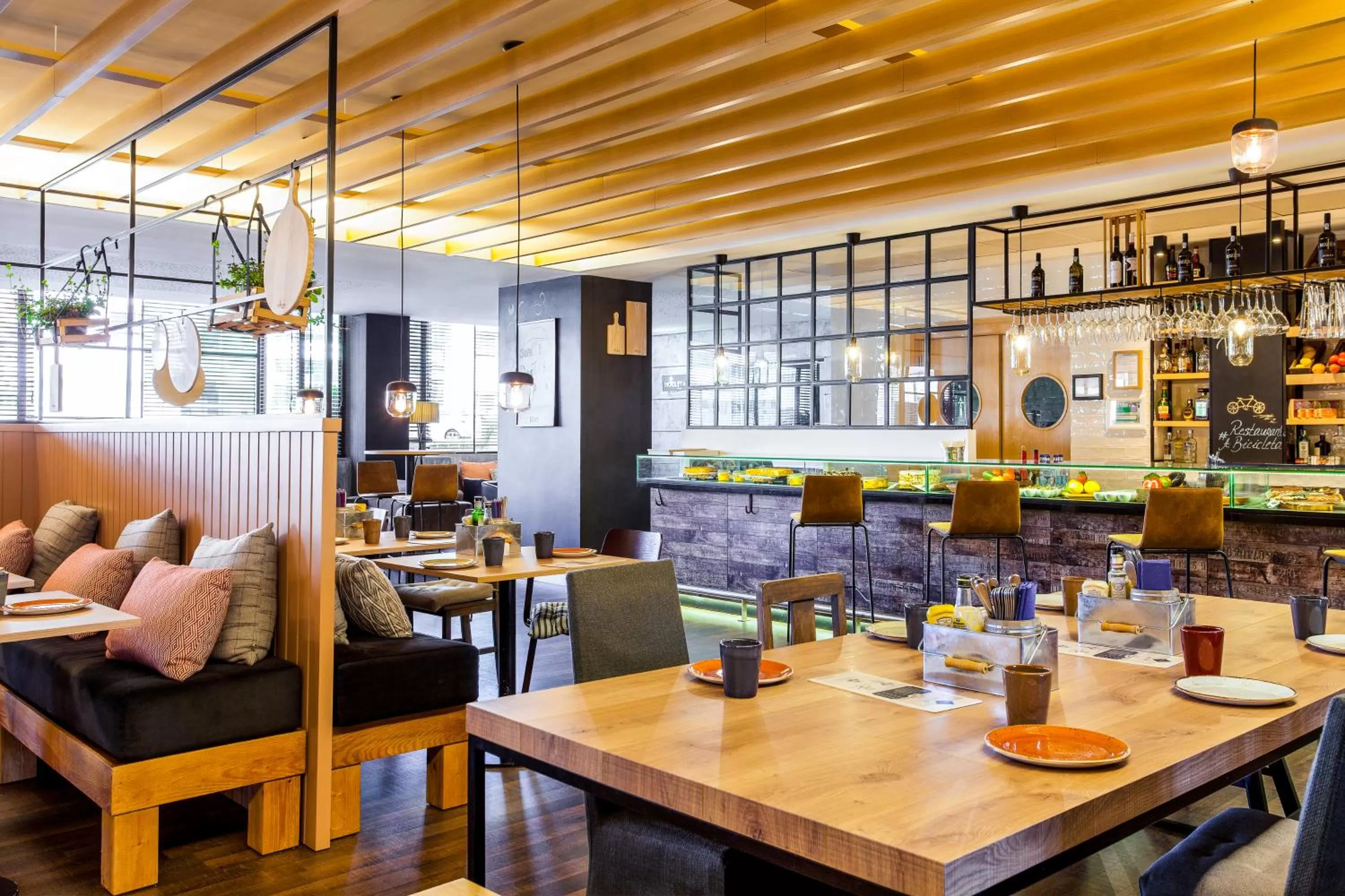 Lounge or bar in Novotel Lisboa