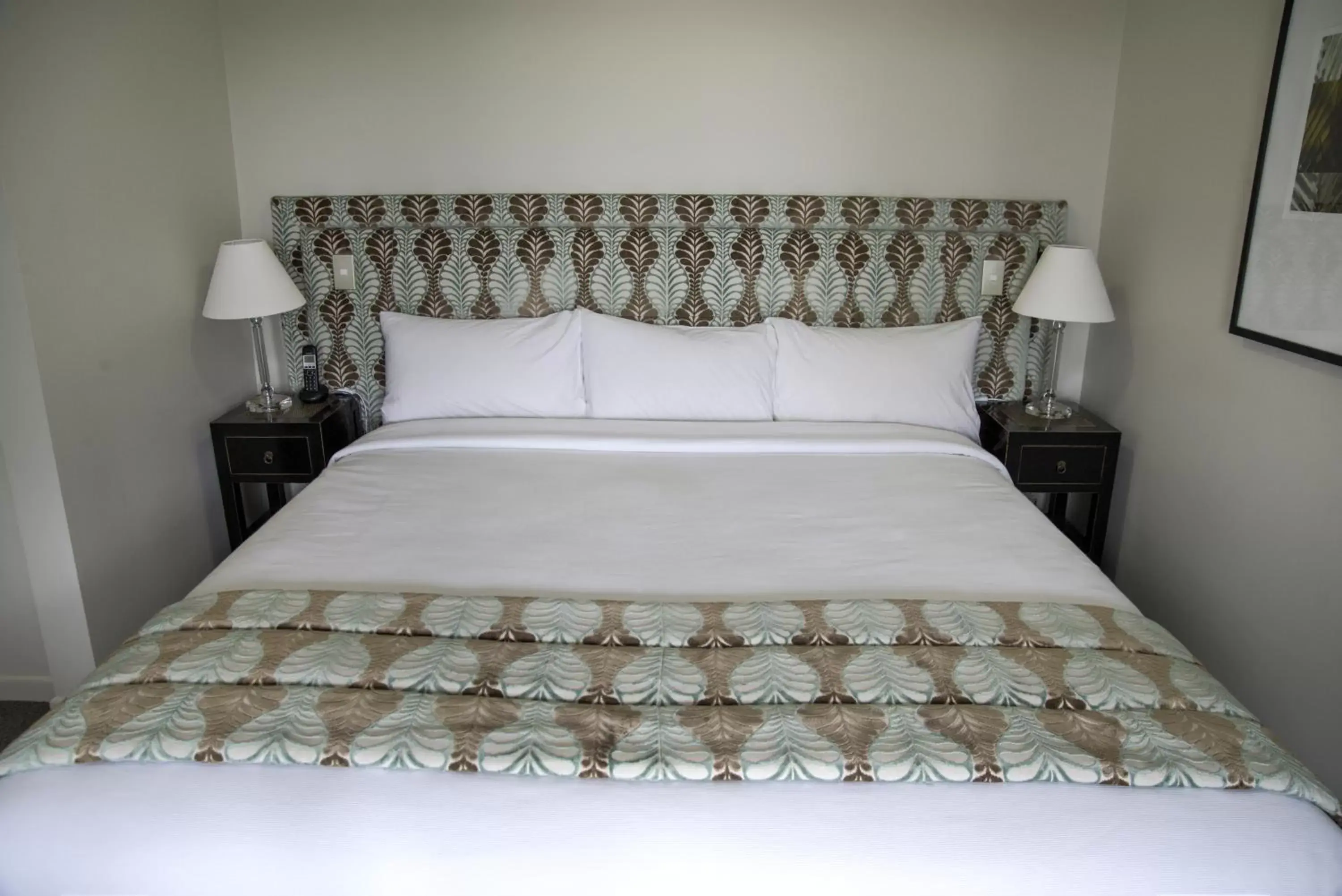 Bed in Waitakere Resort & Spa
