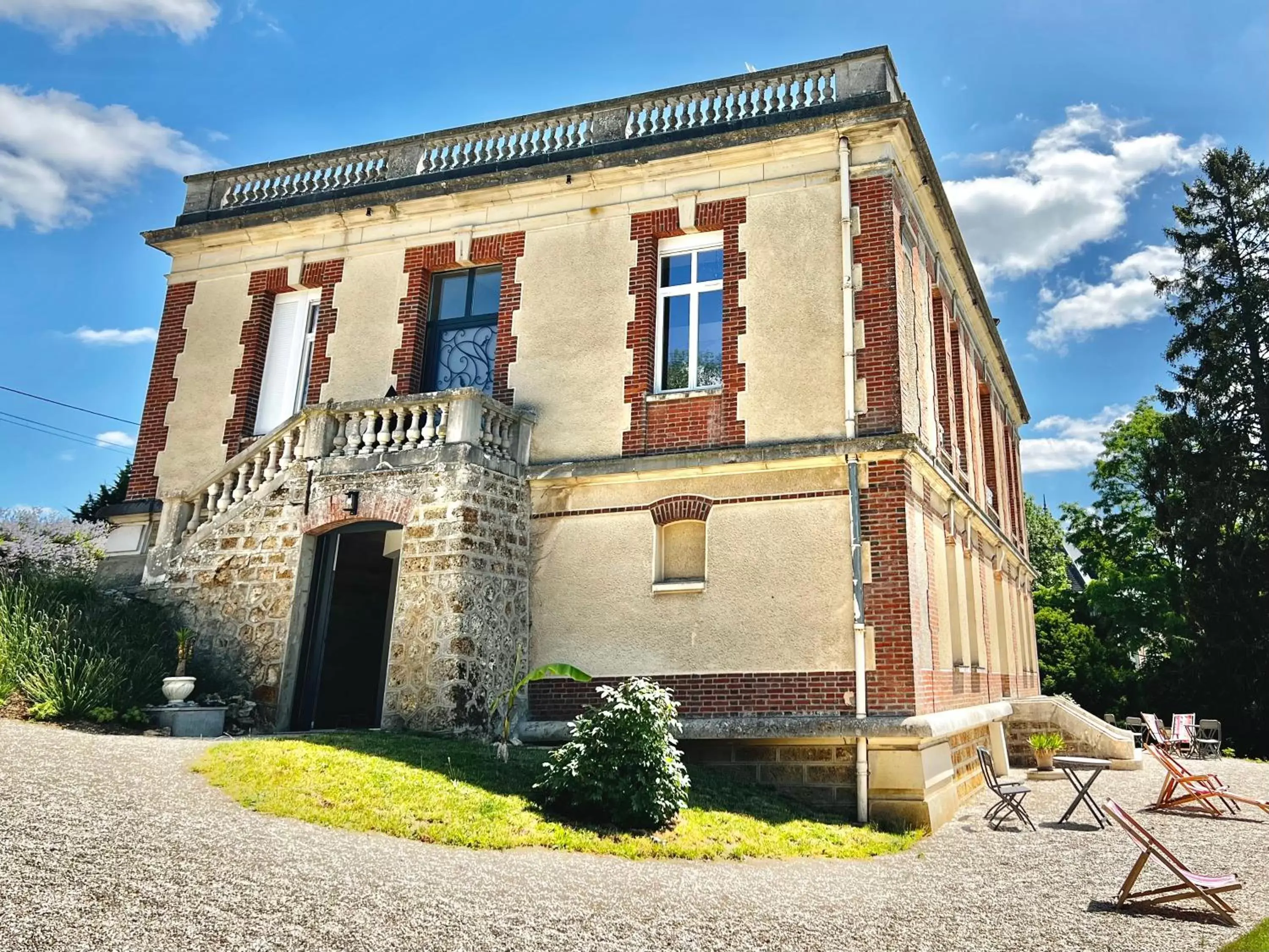 Facade/entrance, Property Building in Demeure de la Garenne