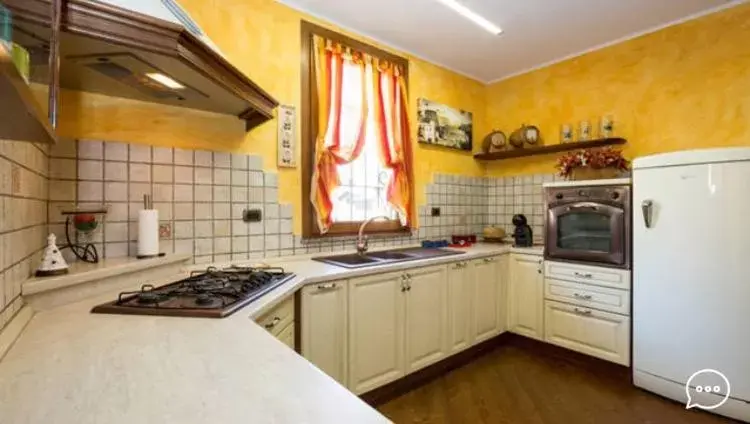 Kitchen or kitchenette, Kitchen/Kitchenette in Wallace Apartment