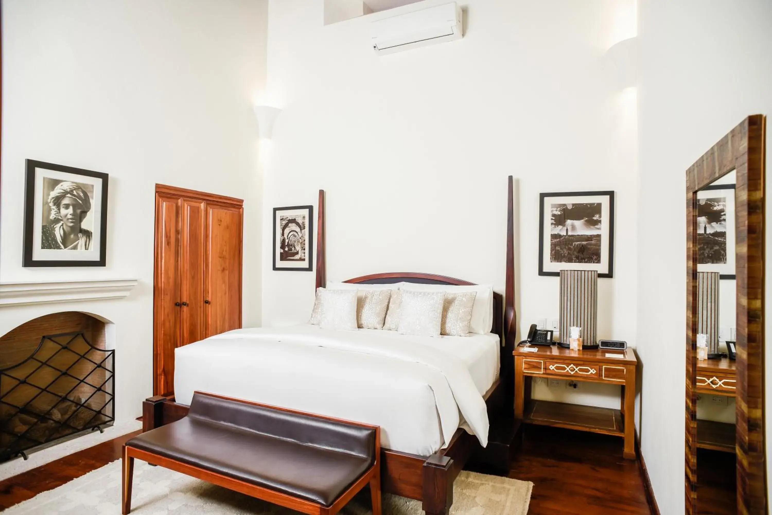 Bedroom, Bed in HOTEL CASA BLANCA 7