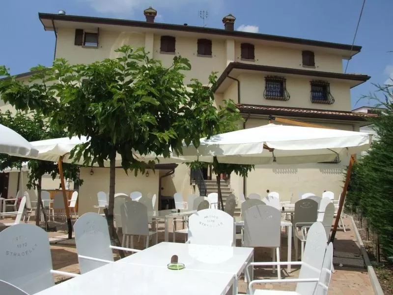 Facade/entrance, Restaurant/Places to Eat in Locanda del Viandante