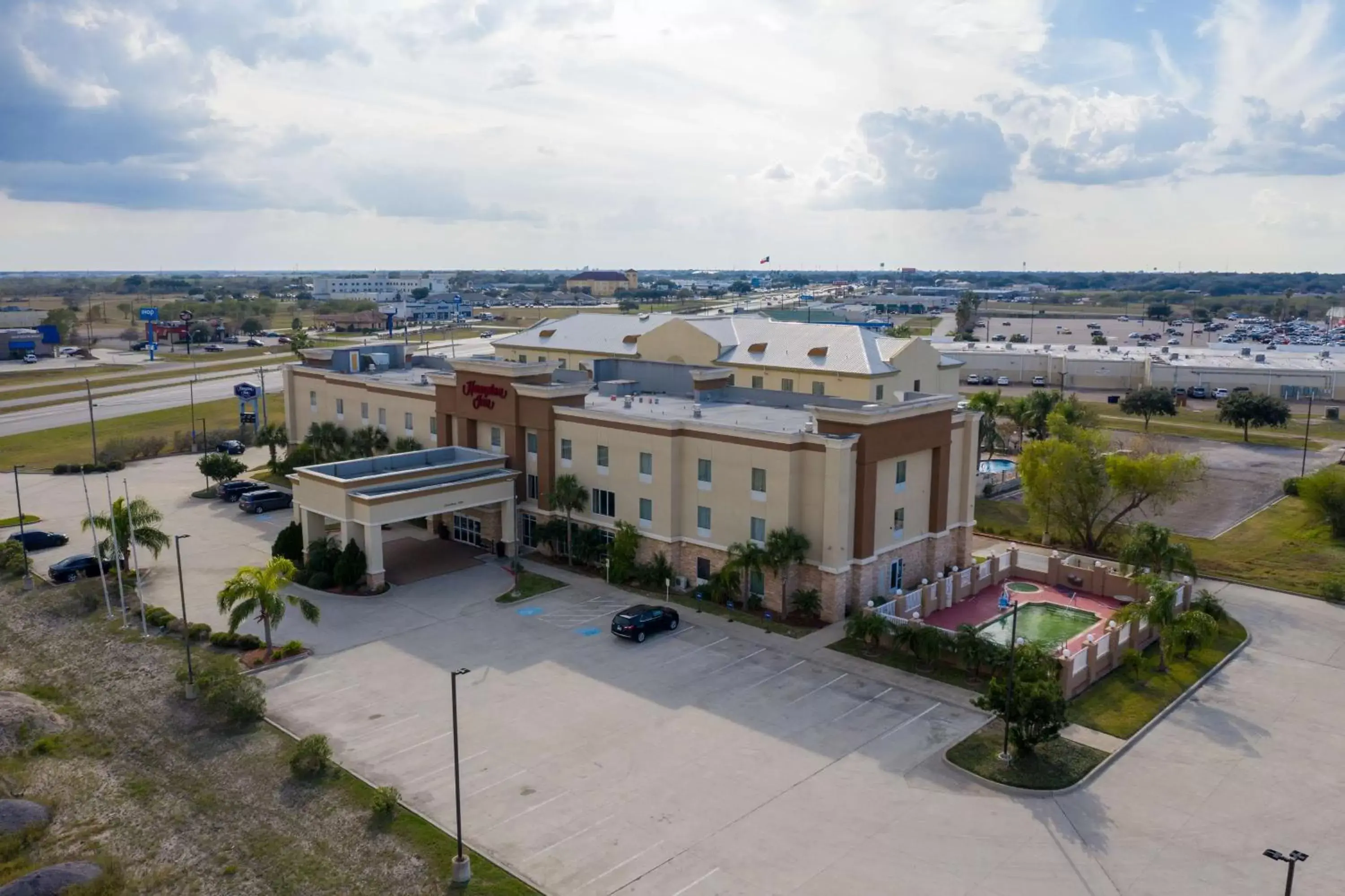Property building in Hampton Inn Alice Property building in Hampton Inn Alice