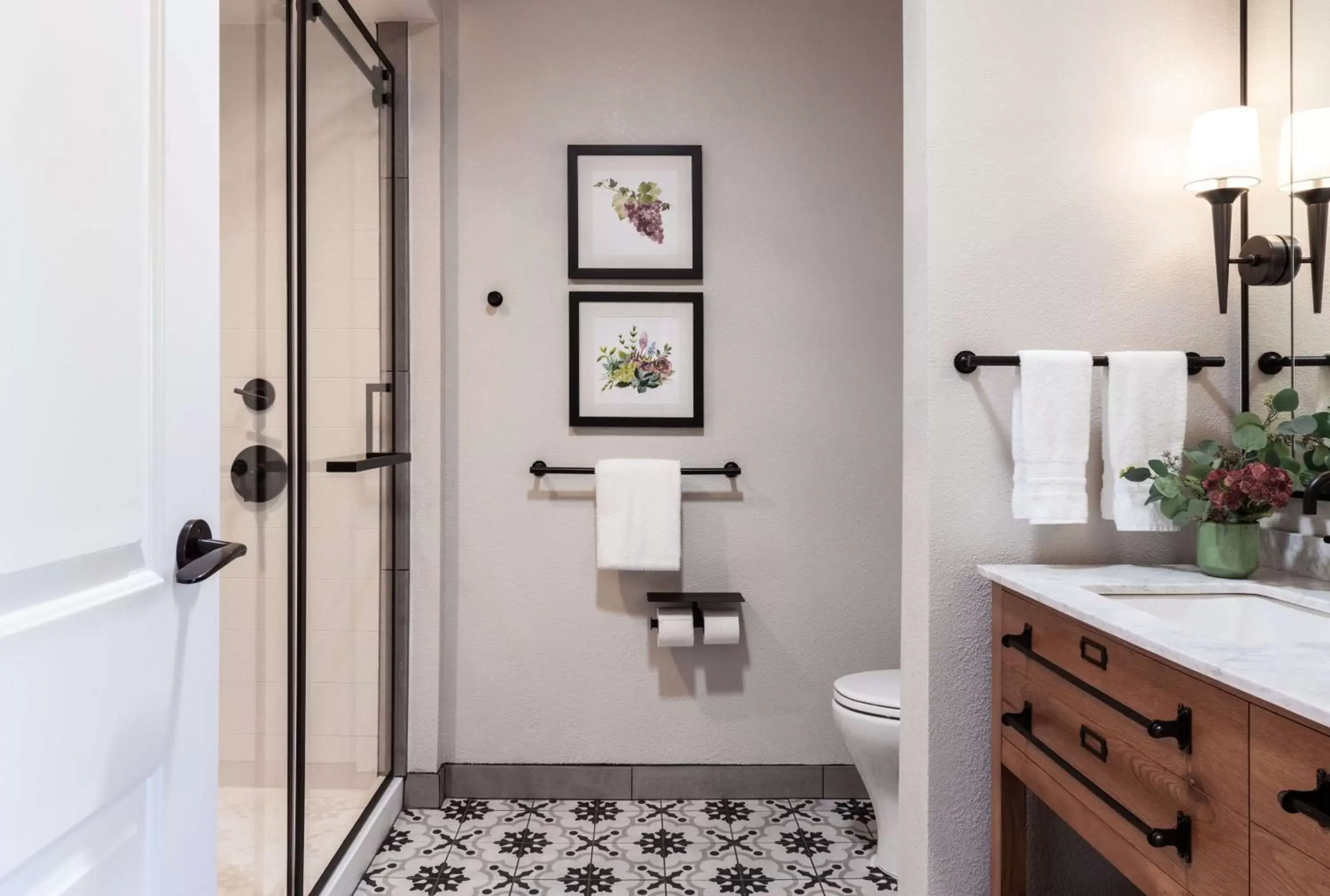 Bathroom in The Lodge at Healdsburg, Tapestry Collection by Hilton