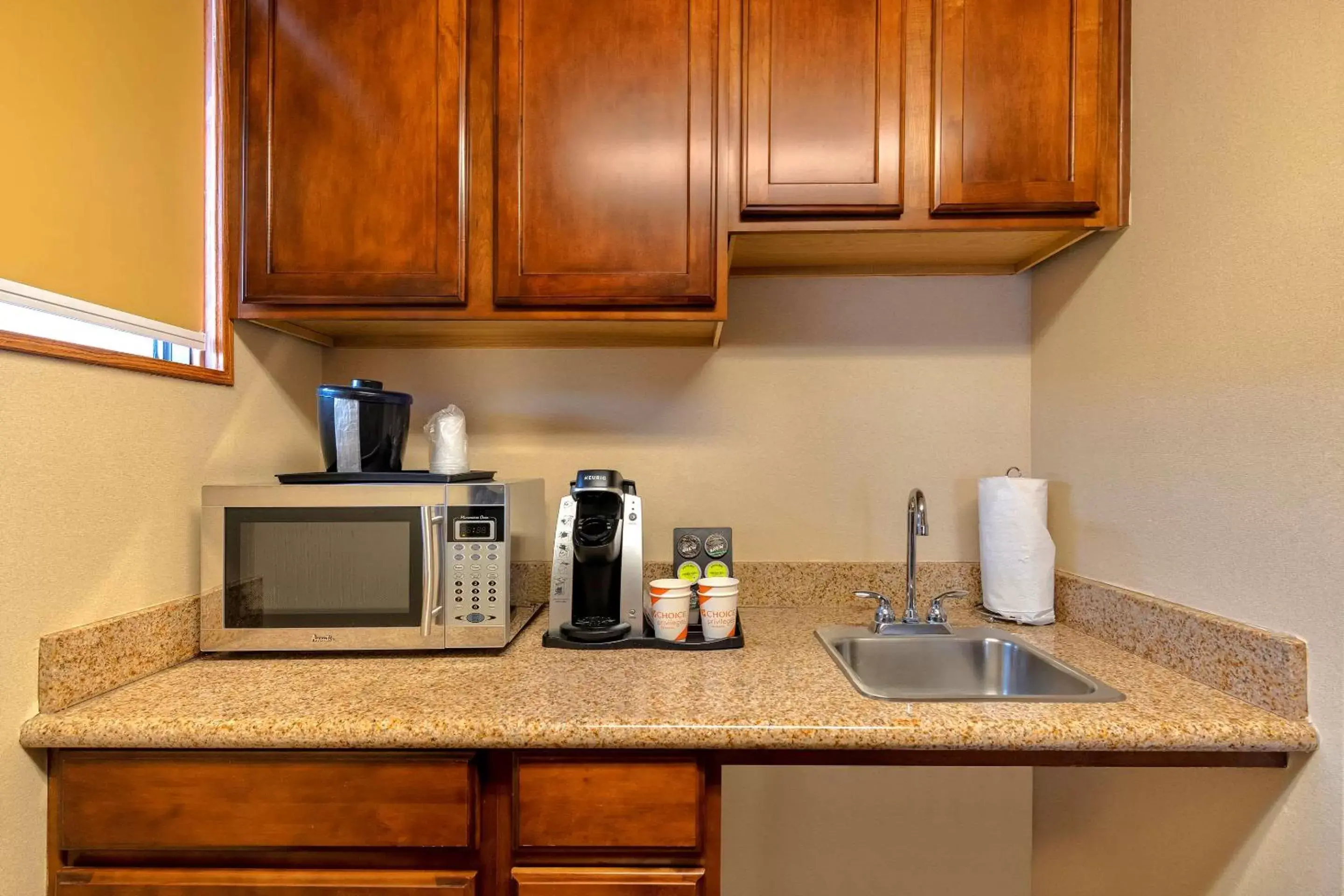 Photo of the whole room, Kitchen/Kitchenette in Comfort Suites Goodyear-West Phoenix