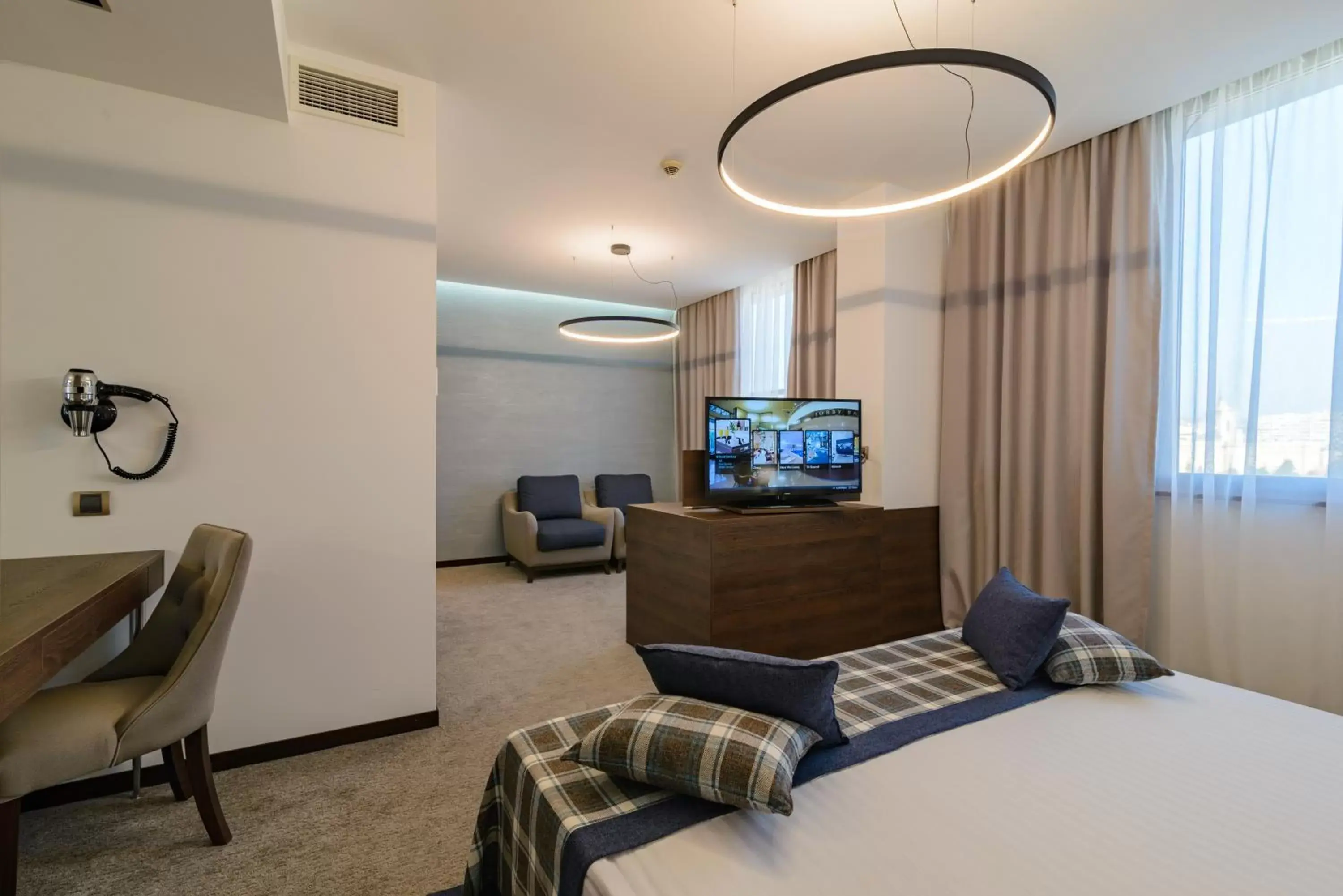 Bed, TV/Entertainment Center in Rosslyn Dimyat Hotel Varna