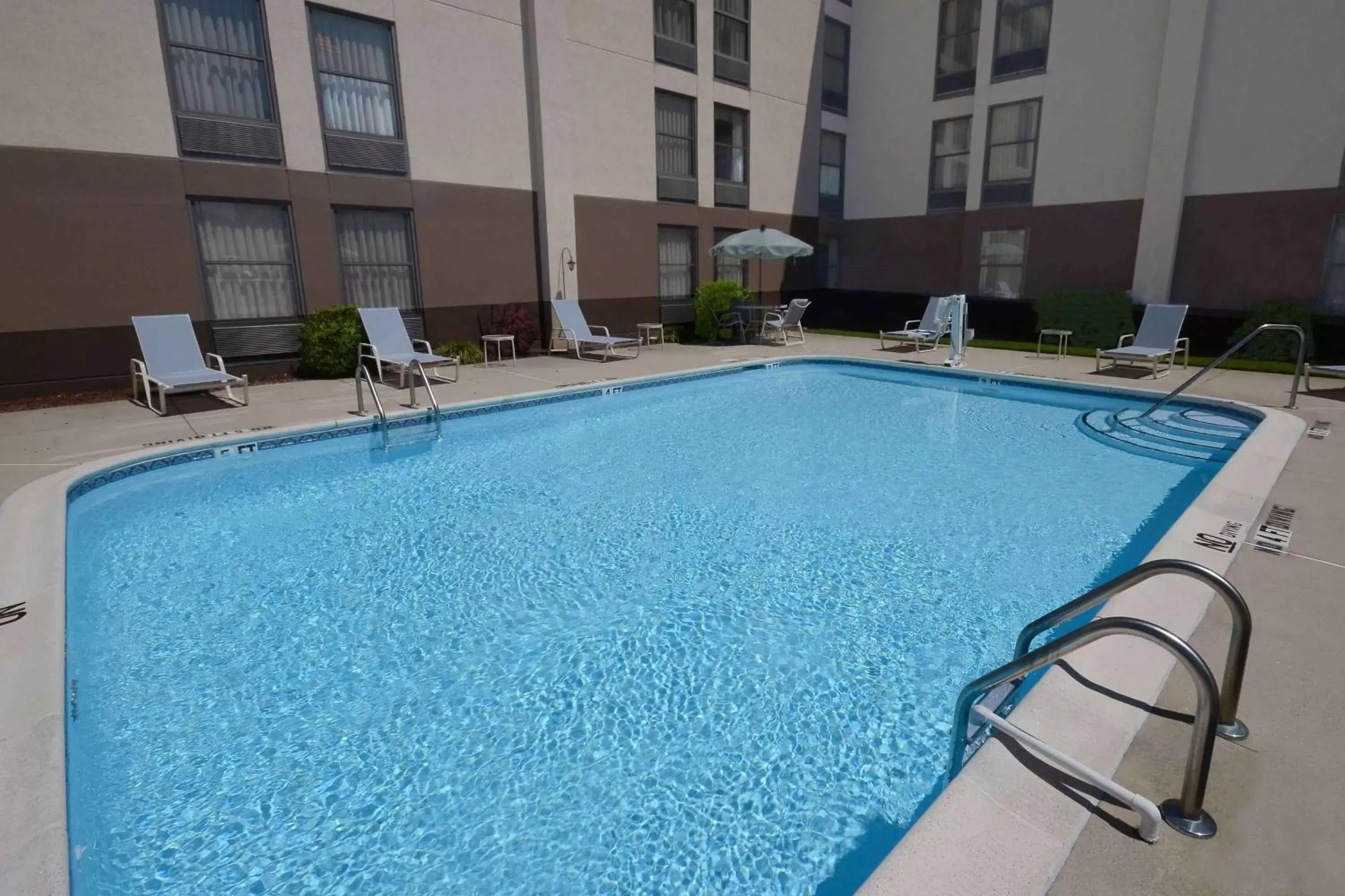 Pool view, Swimming Pool in Hampton Inn Fayetteville Fort Bragg