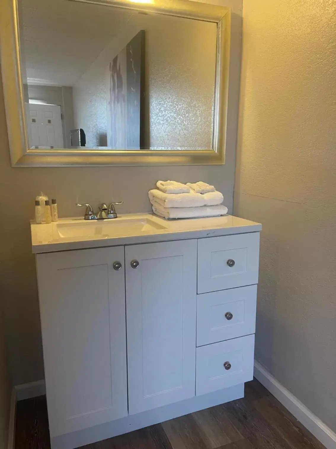 Bathroom in APM Inn and Suites