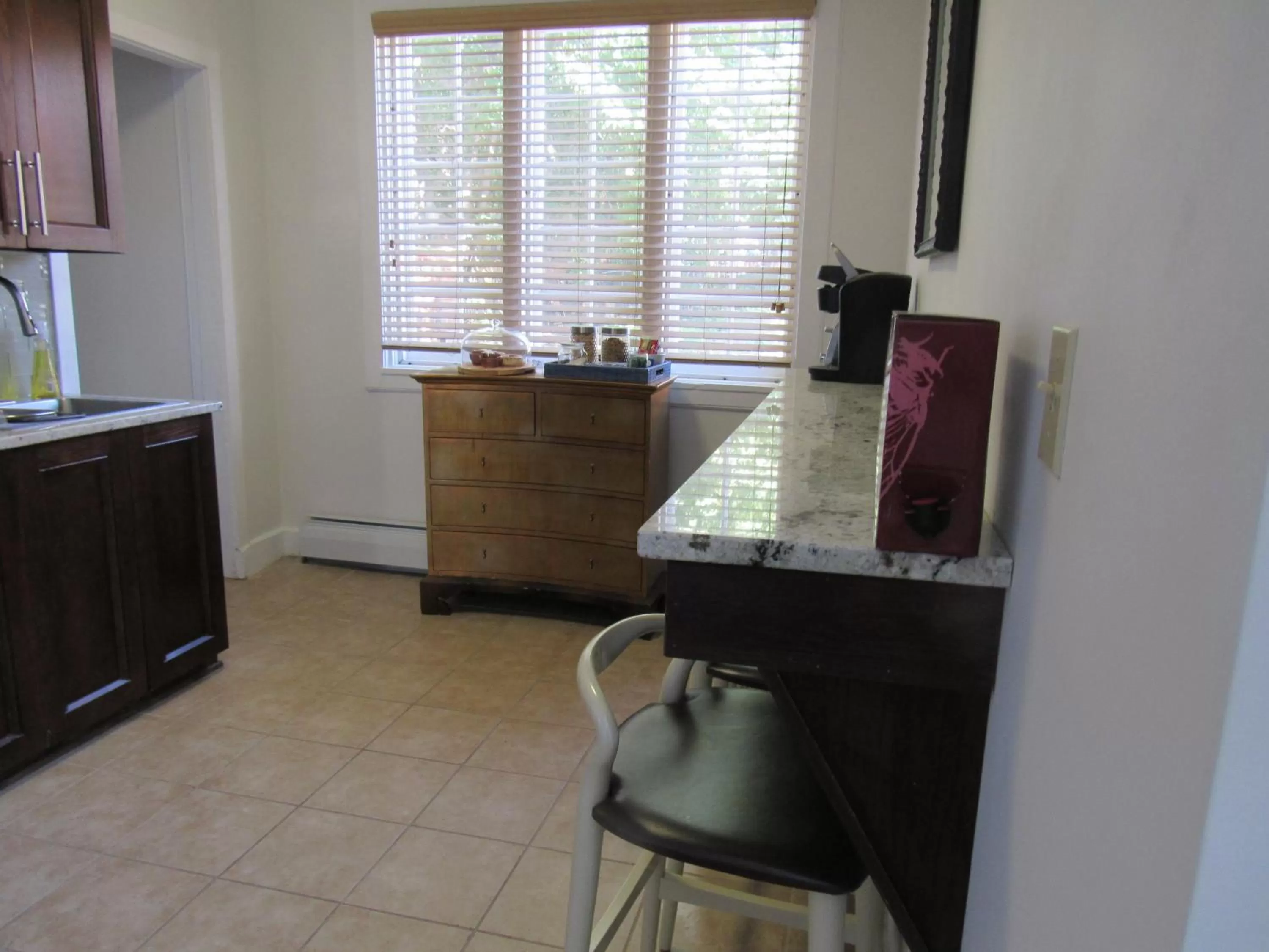 Kitchen/Kitchenette in The Argus Hotel & Cocktail Lounge