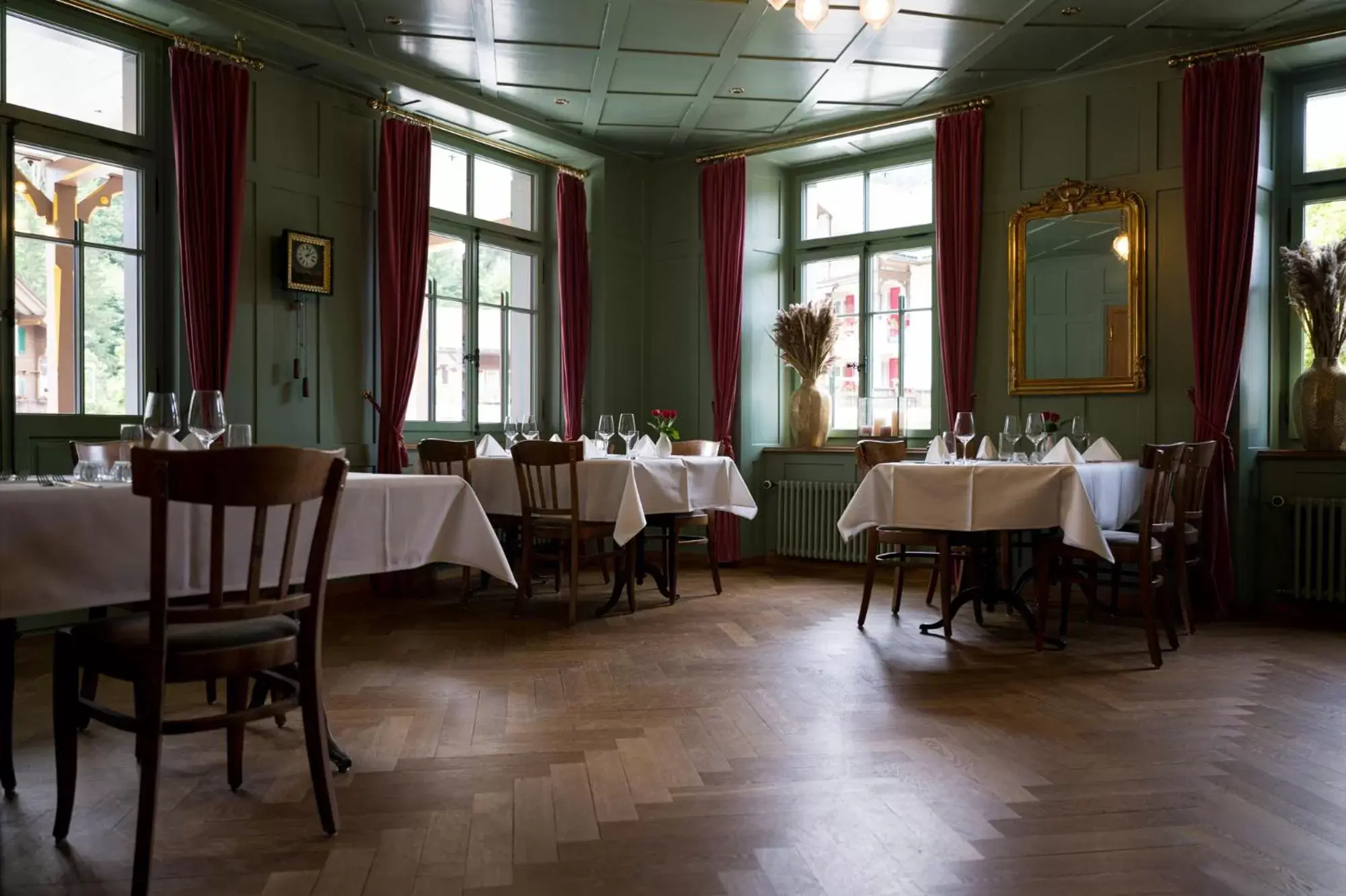 Restaurant/Places to Eat in FLÜHLI Hotel Kurhaus