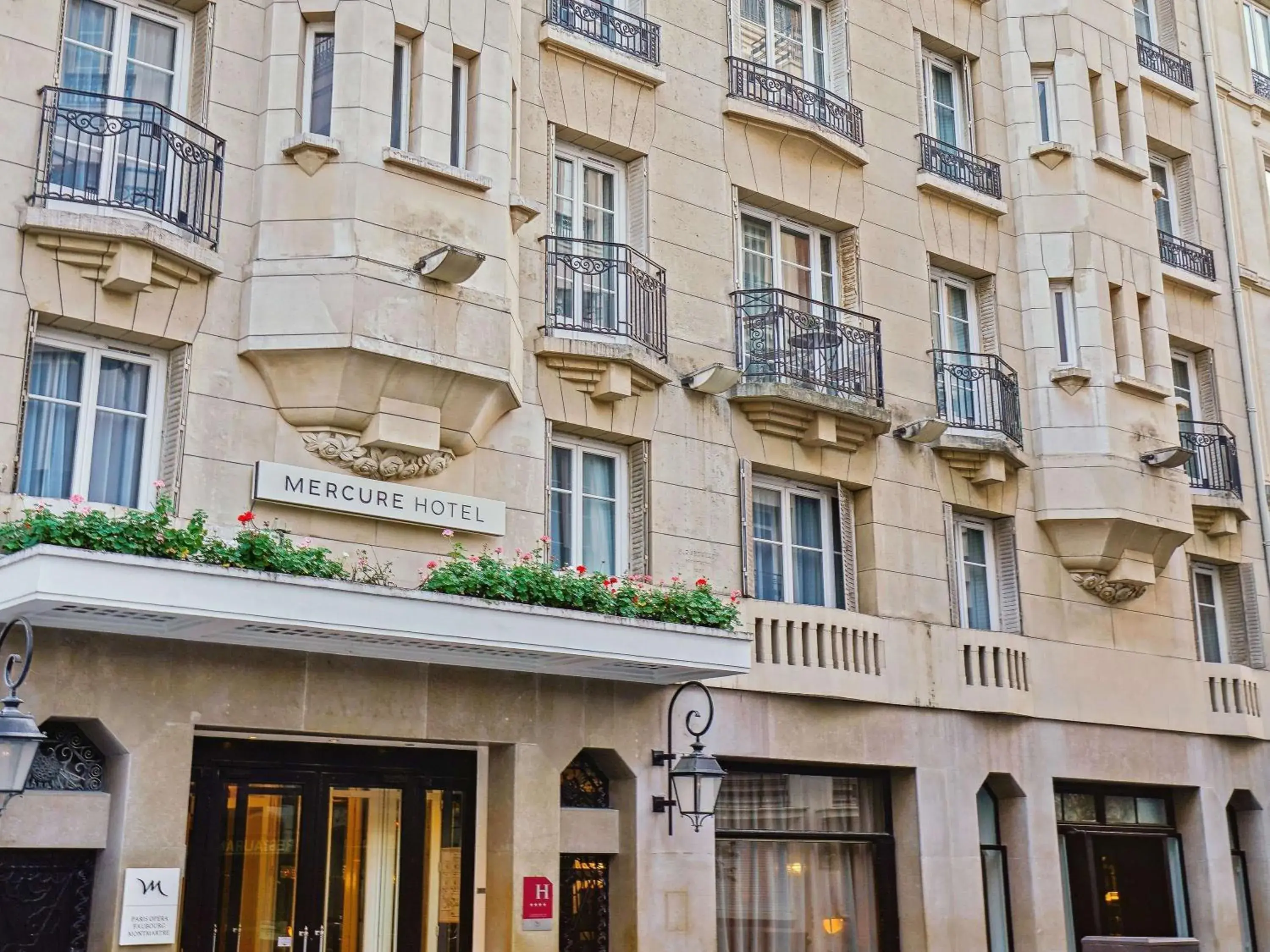 Property Building in Hotel Mercure Paris Opera Faubourg Montmartre