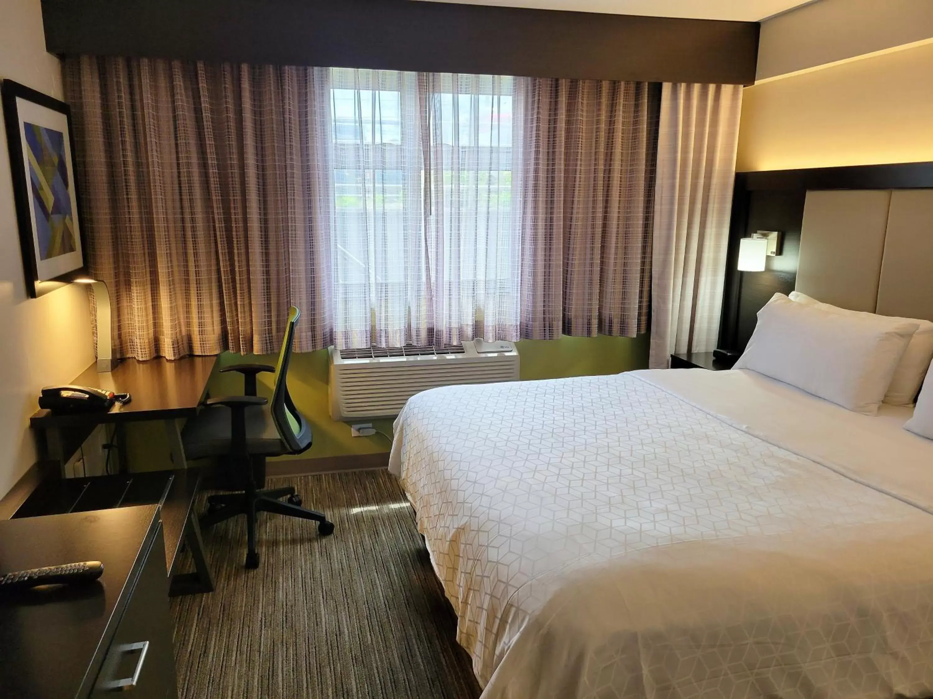 Photo of the whole room, Bed in Holiday Inn Express Maspeth by IHG Photo of the whole room, Bed in Holiday Inn Express Maspeth by IHG