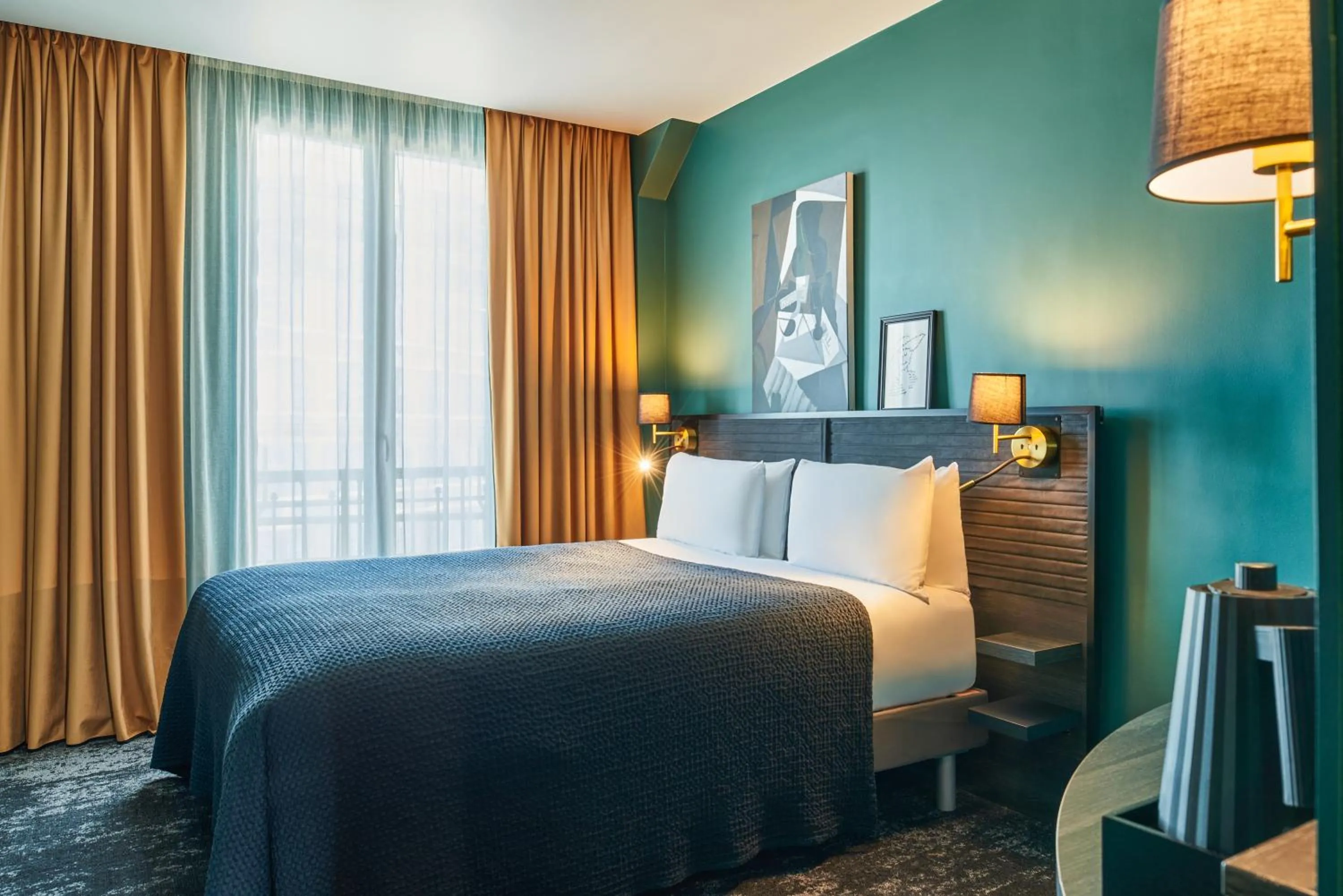 Bed in Mercure Paris Tour Eiffel Pont Mirabeau