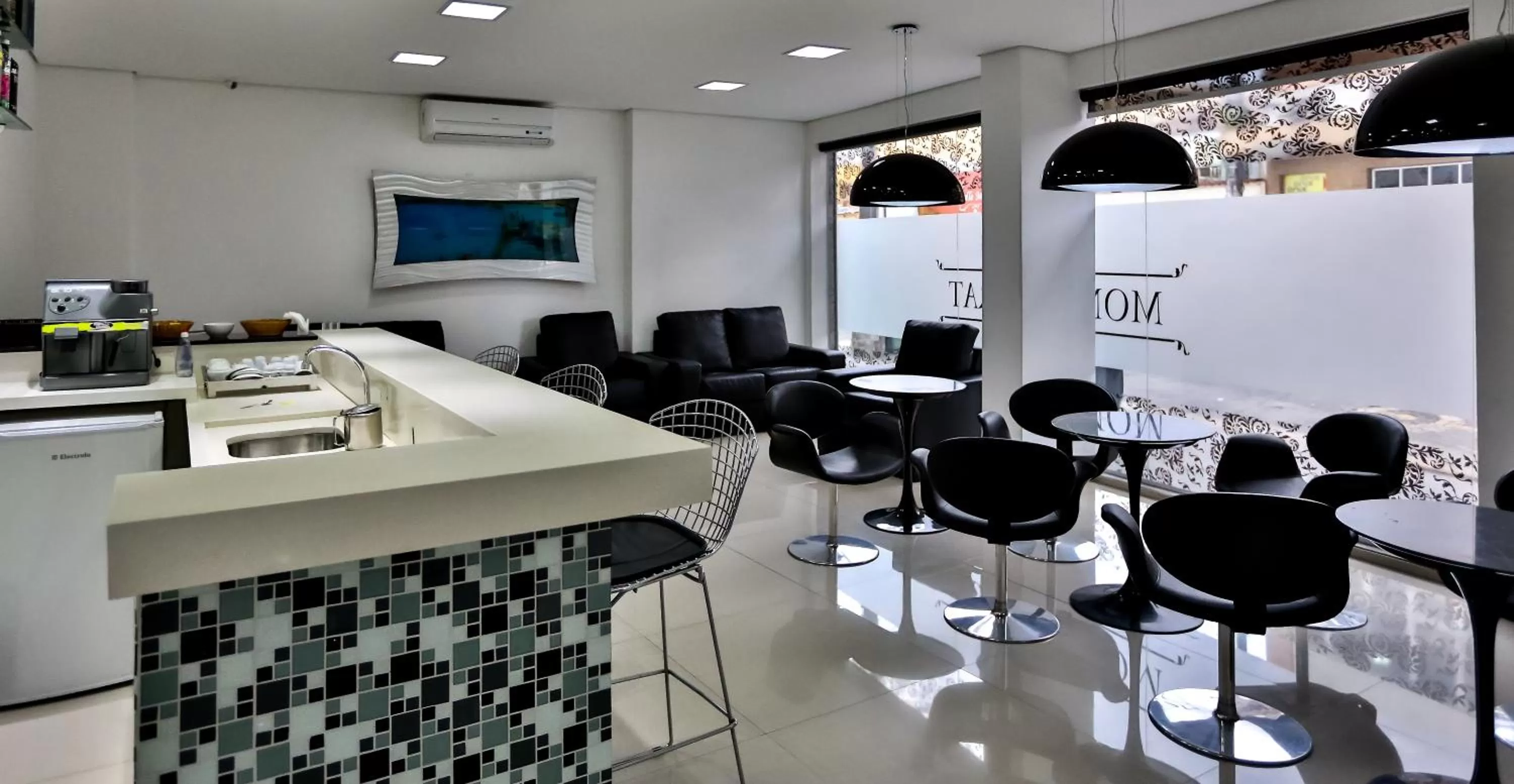 Lounge or bar in Monte Serrat Hotel