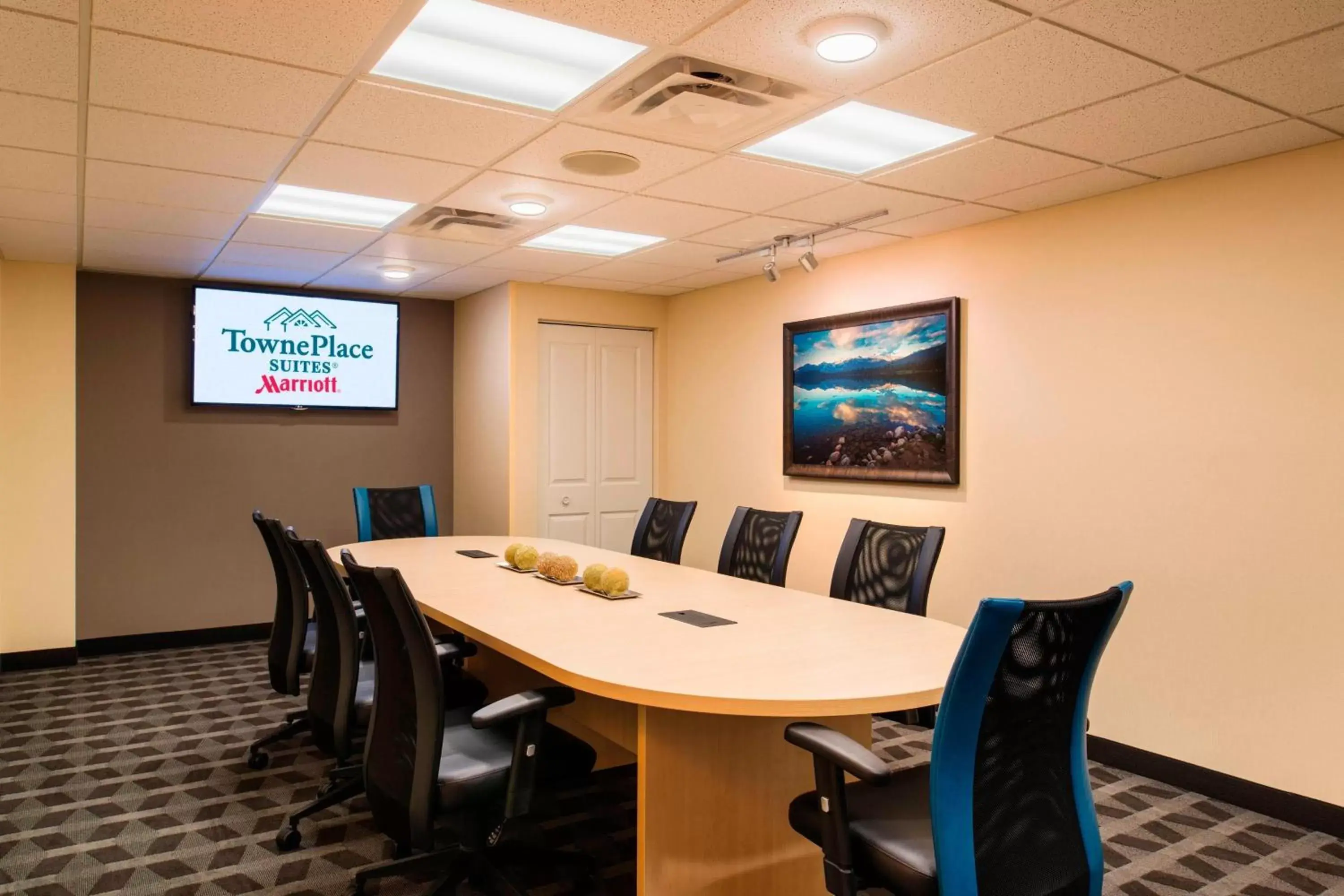 Meeting/conference room in TownePlace Suites by Marriott Red Deer