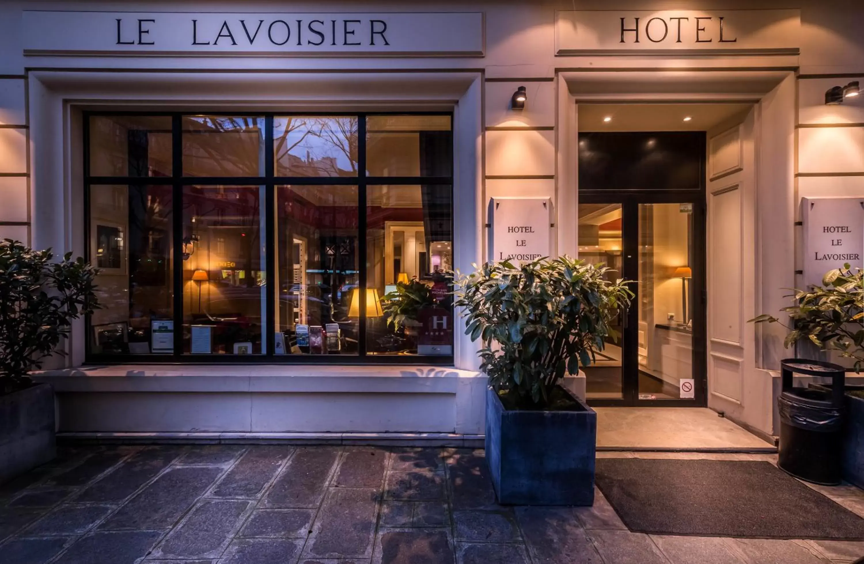 Facade/entrance in Hôtel Le Lavoisier