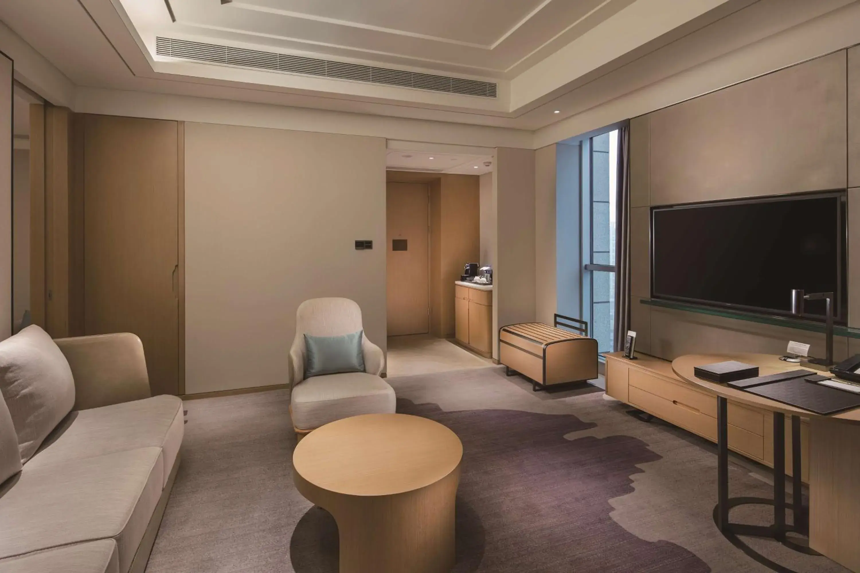 Bedroom, TV/Entertainment Center in DoubleTree by Hilton Chengdu Longquanyi