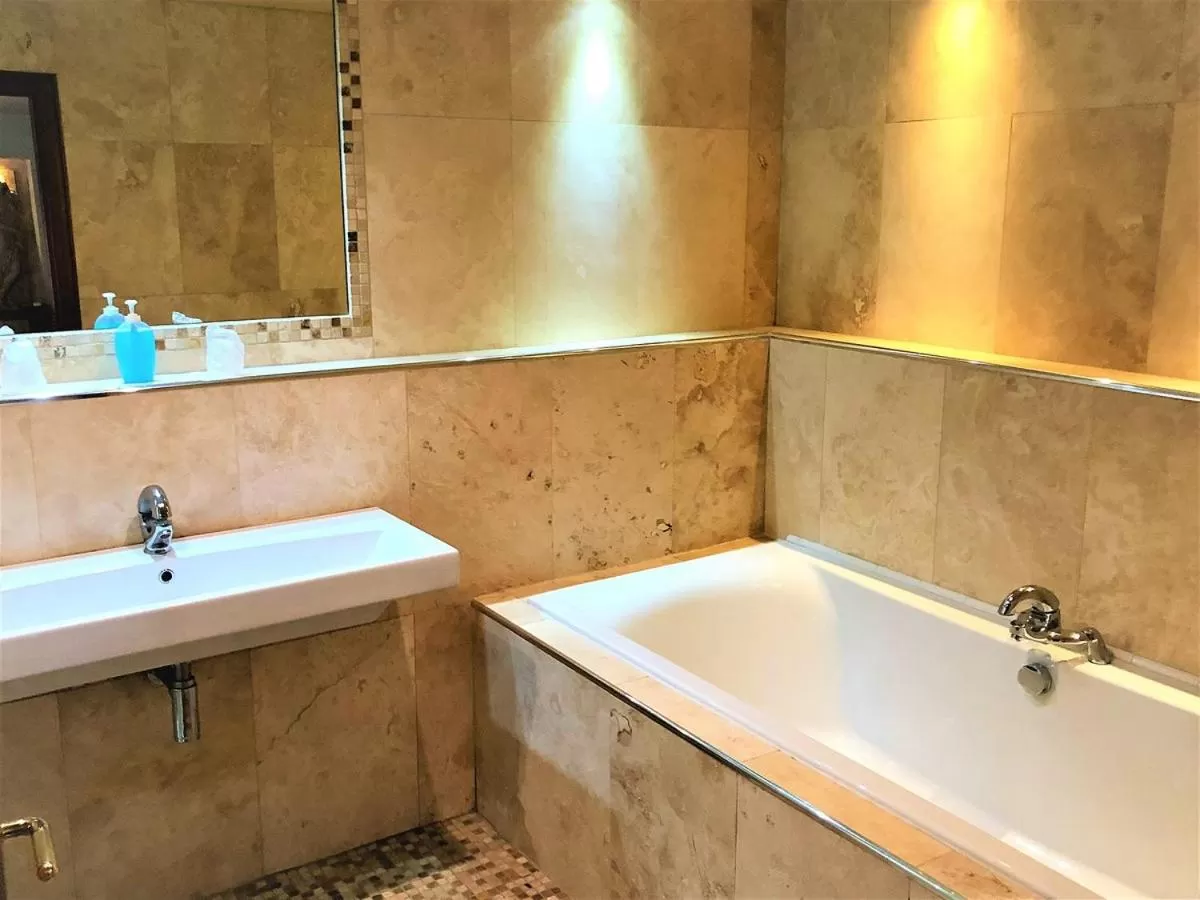 Bathroom in The George - Sure Hotel Collection by Best Western