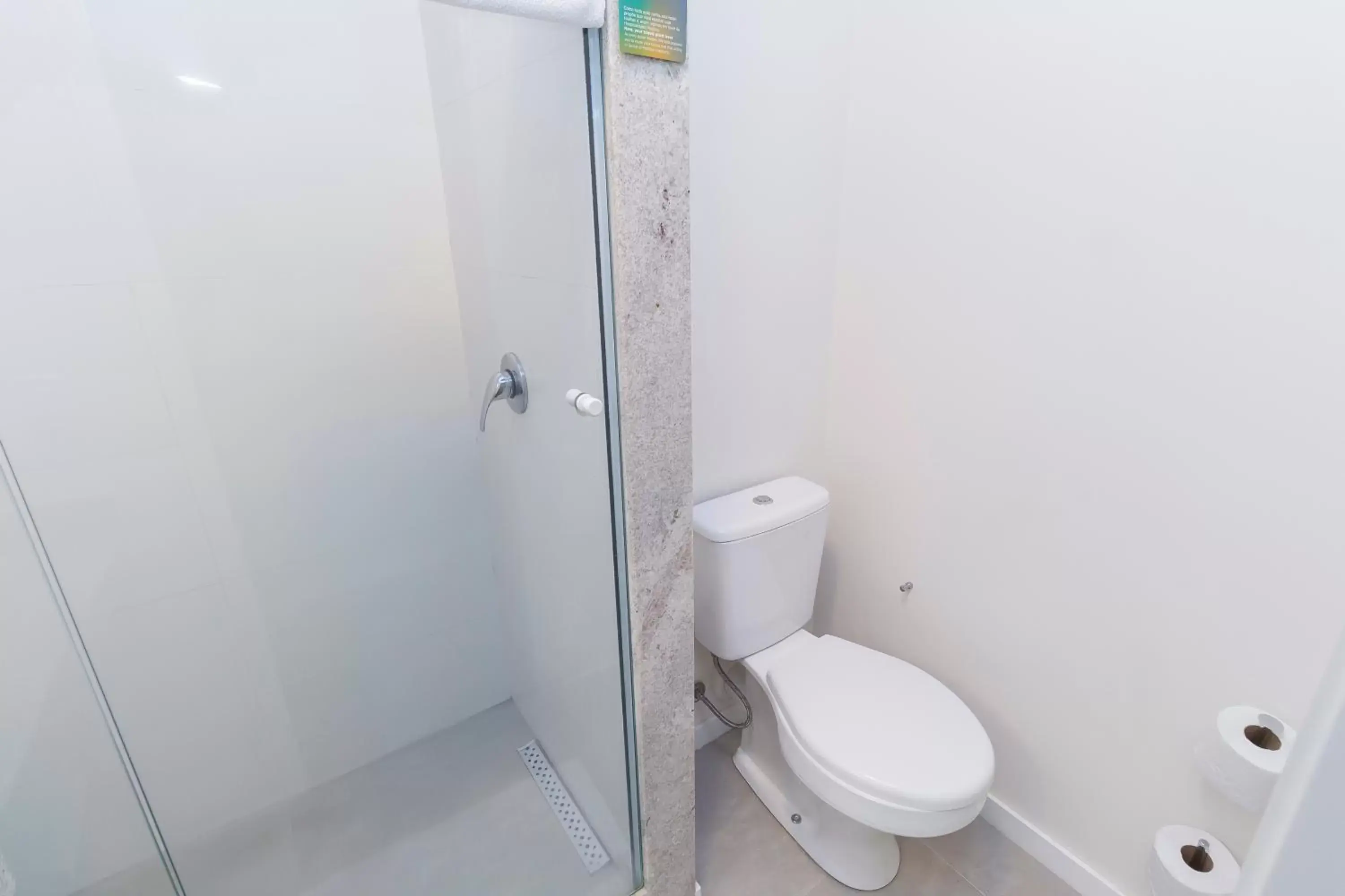 Bathroom in ibis budget Blumenau