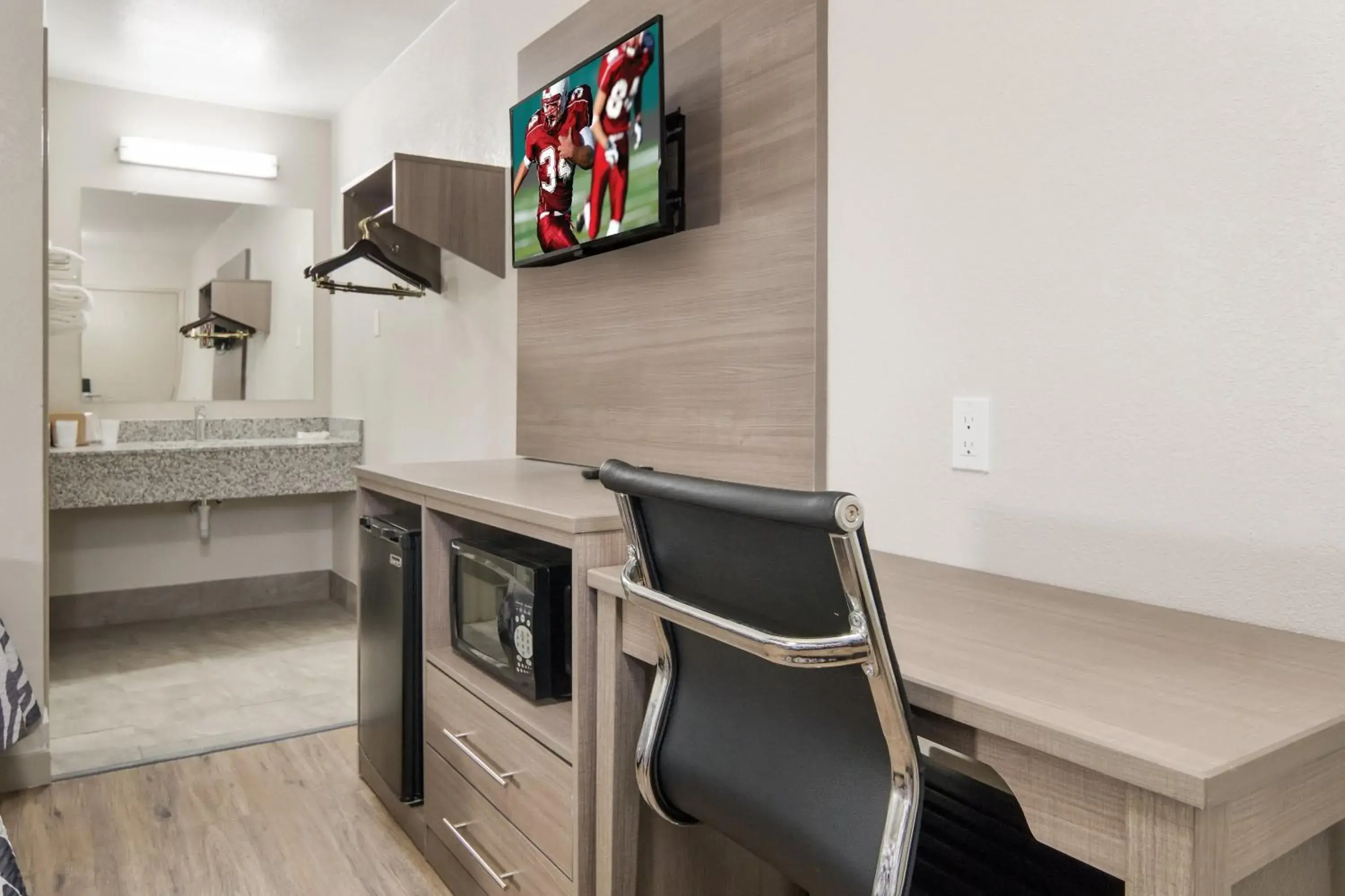 Photo of the whole room, TV/Entertainment Center in Red Roof Inn Fort Worth South