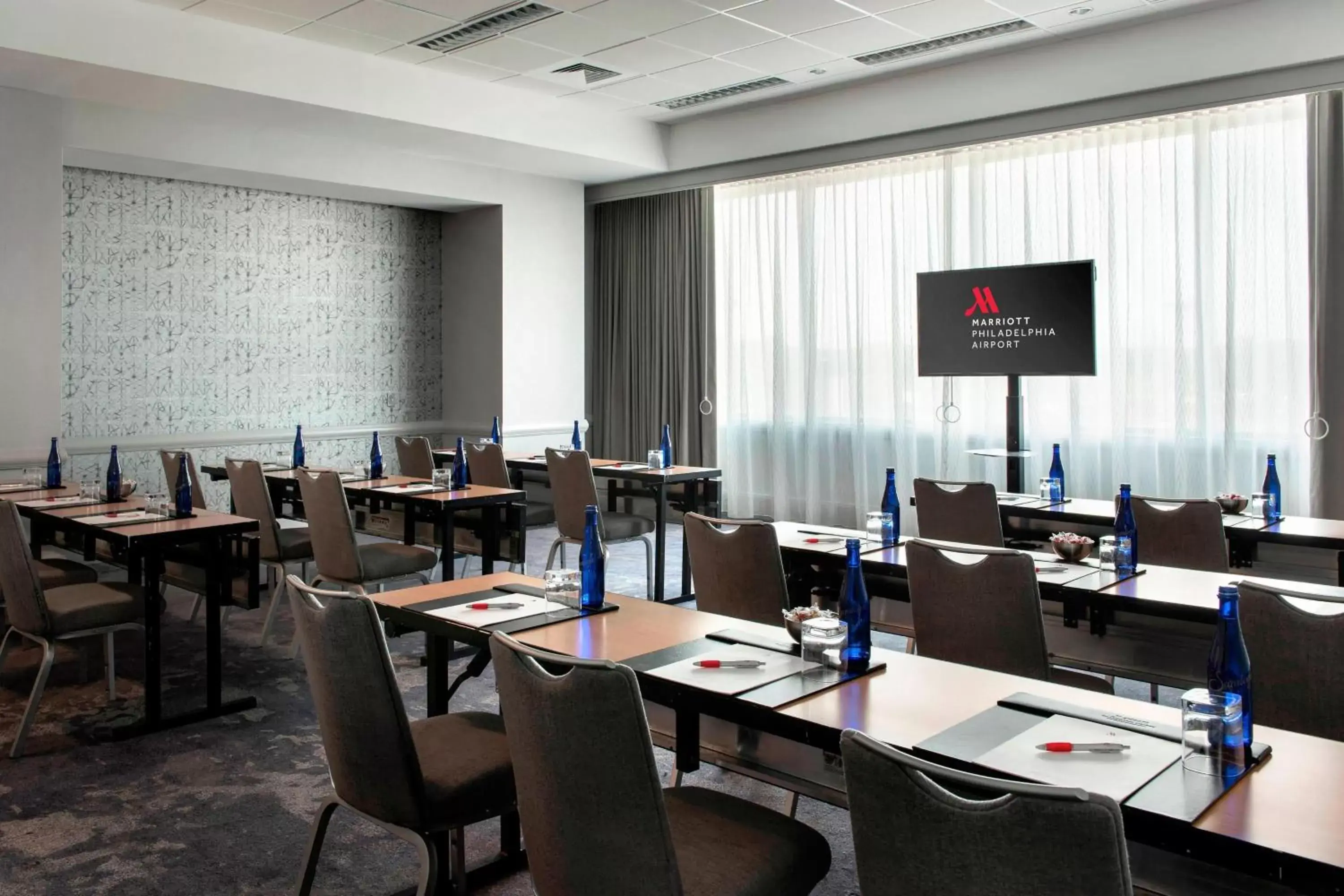 Meeting/conference room, Restaurant/Places to Eat in Philadelphia Airport Marriott